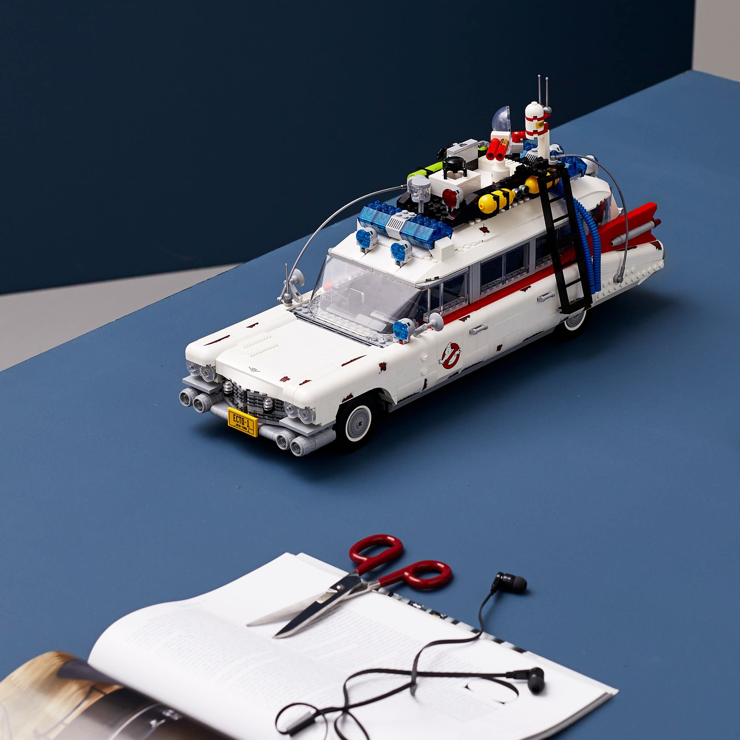 LEGO 10274 Icons ECTO-1 Ghostbusters, Macchina Grande da Collezione, Modellino da Costruire, Set da Esposizione per Adulti