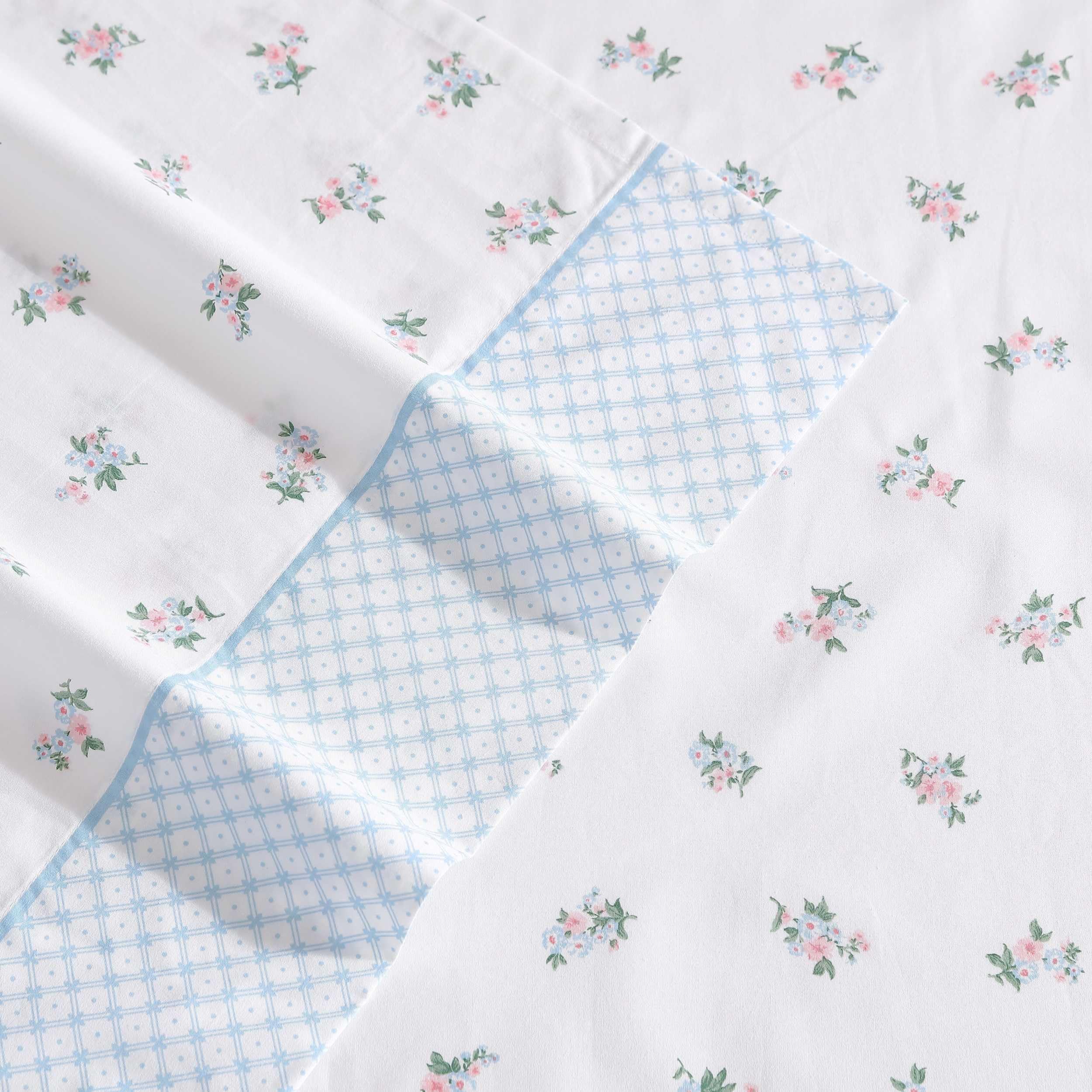 Laura Ashley - Juego de sábanas, Ropa de Cama de algodón percal Transpirable, 200 Hilos, Bolsillo Profundo, decoración Elegante para el hogar (Azul Harperette, Queen)