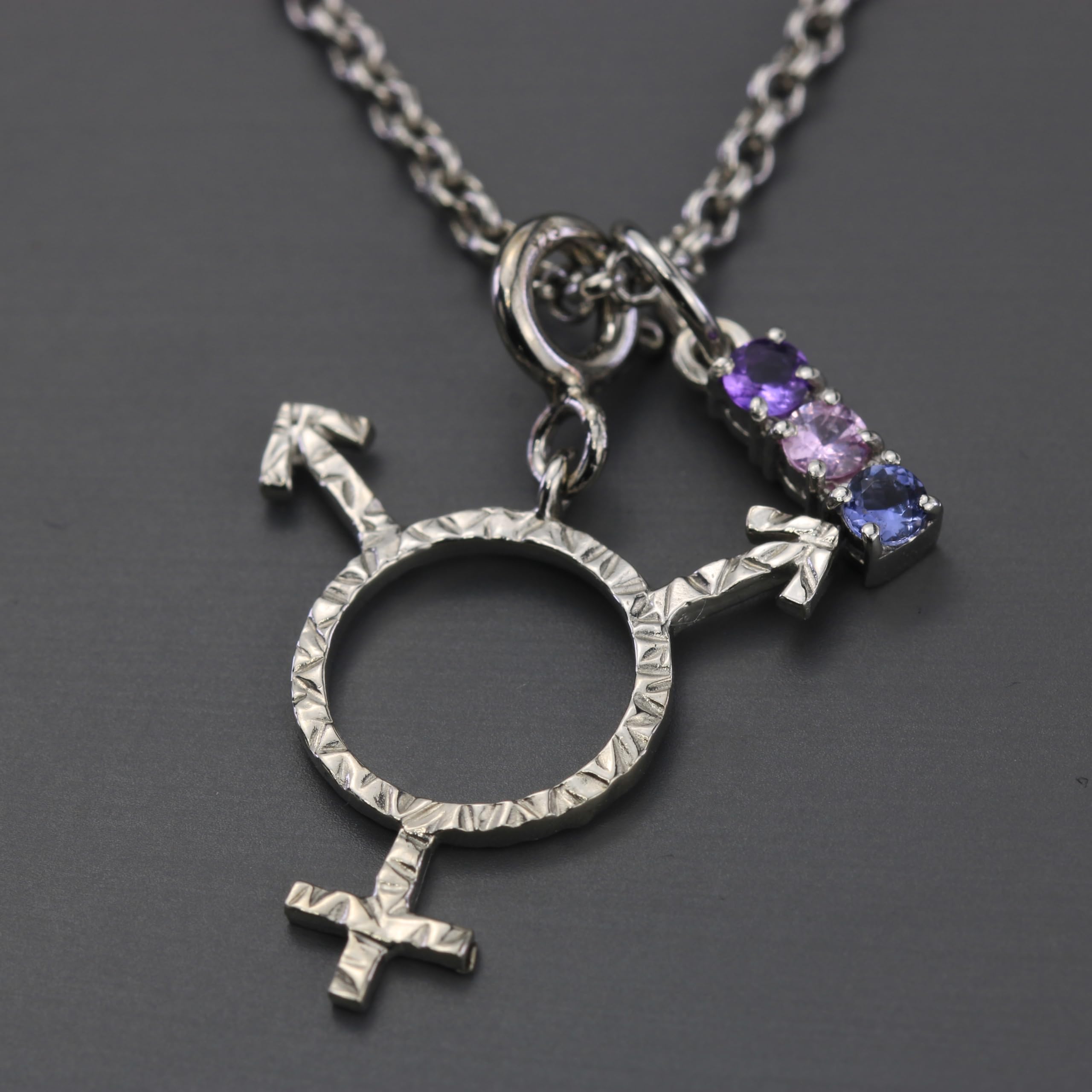 Fait Main LGBTQ Drapeau Pendentif Genuine Pierres Précieuses Argent 925 | LGBT, transgenre, lesbienne, gay, bisexuel, non binaire, agenre, asexuel, polyamour, pansexuel, genderqueer, gemmes, éclat