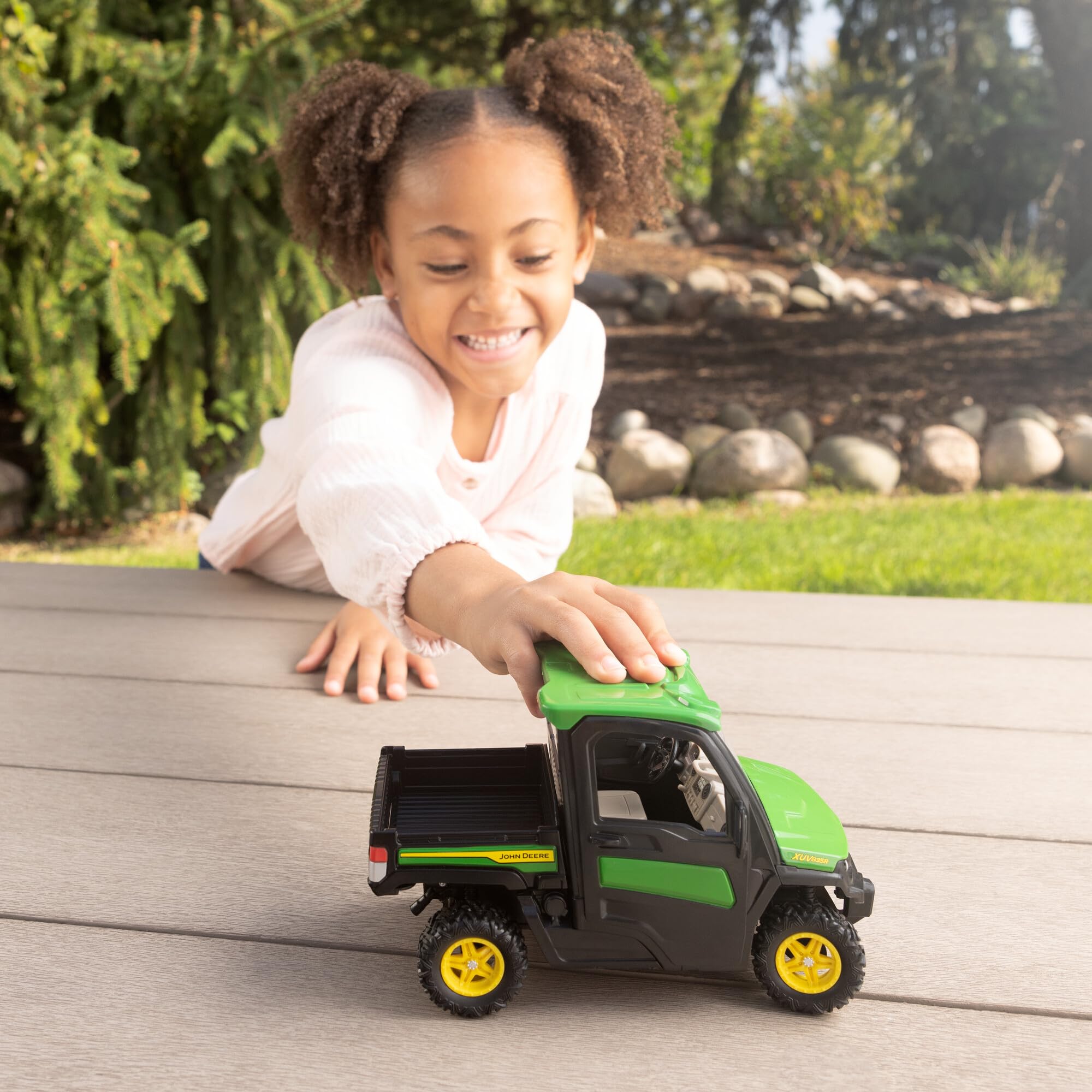 Amazon.com: TOMY John Deere 1/16 XUV835R Gator with Working Dump