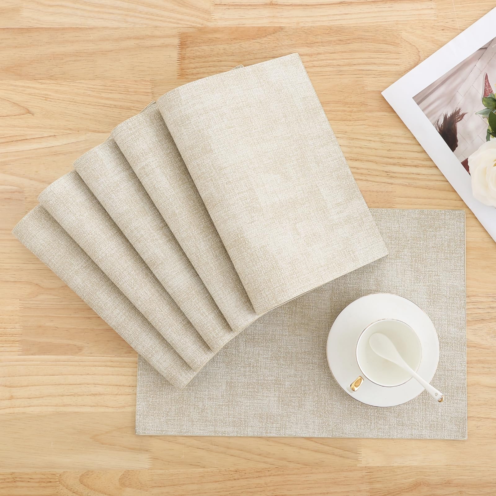 Homaxy - Juego de 12 manteles individuales de piel sintética resistentes al calor para mesa de comedor, impermeables, lavables, fáciles de limpiar, antideslizantes, 43 x 30 cm, color beige