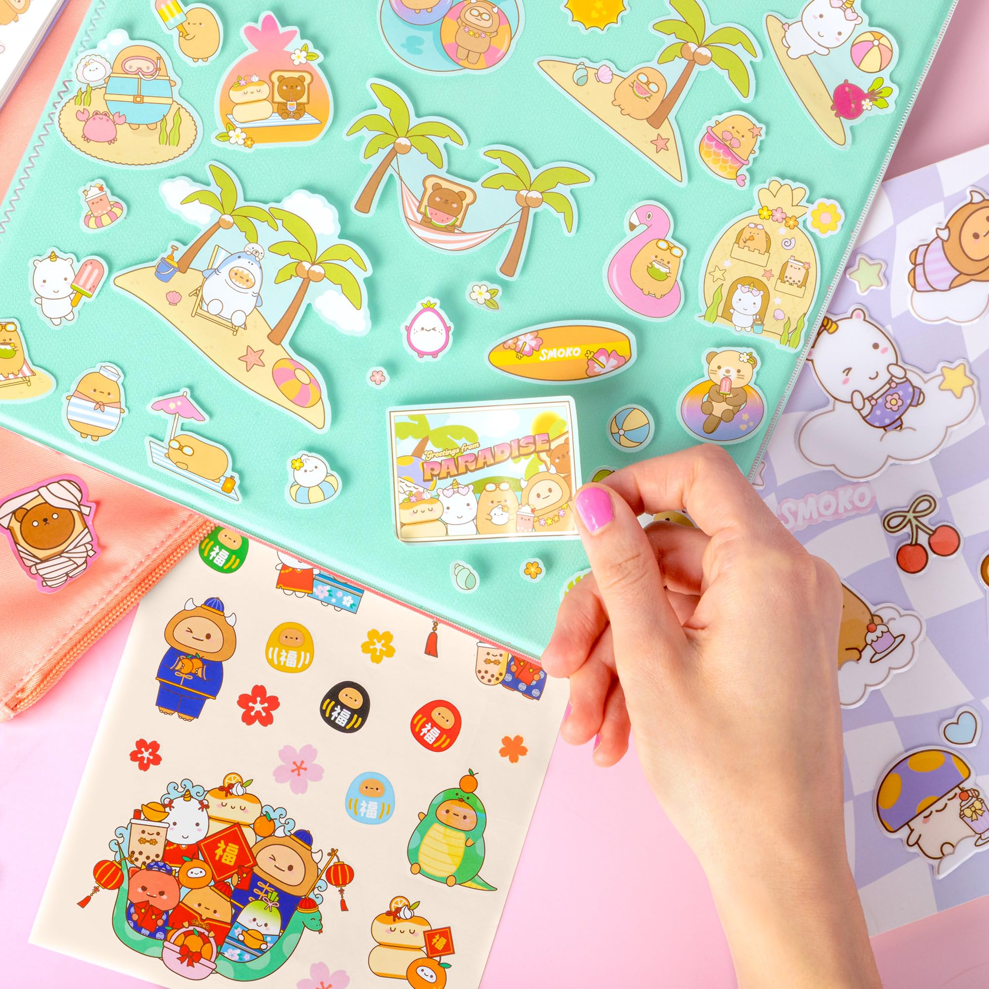 Fashion Angels Smoko ponad 1000 naklejek z uroczymi naklejkami Kawaii, smoko i przyjaciółmi, bufiaste i błyszczące strony z naklejkami, kreatywne zajęcia dla dzieci w wieku 6 lat
