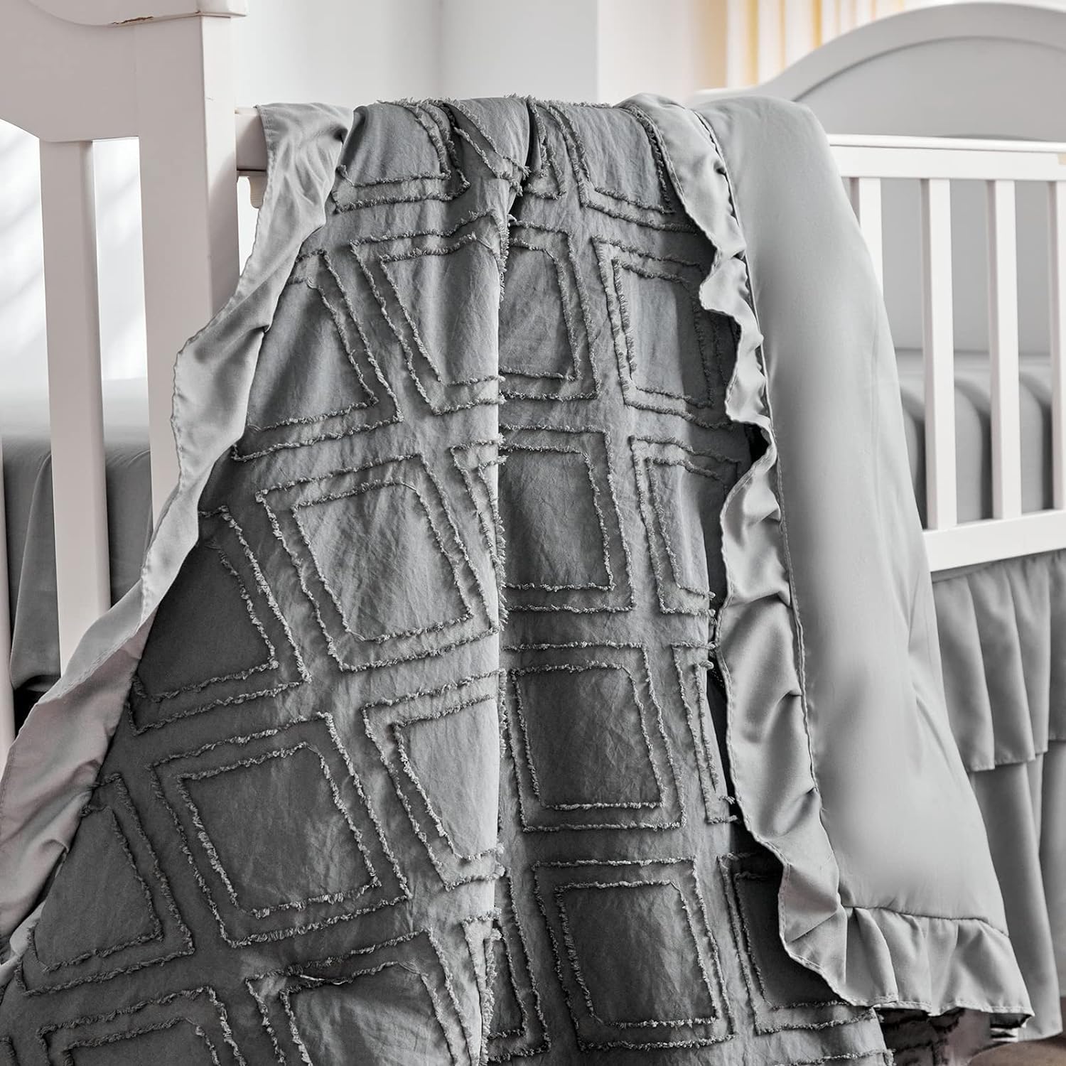 Juego de ropa de cama para cuna pequeña de 3 piezas, edredón acolchado con volantes y sábana bajera ajustable y falda de cama con volantes, bonita ropa de cama desgastada para bebé, solo para cuna