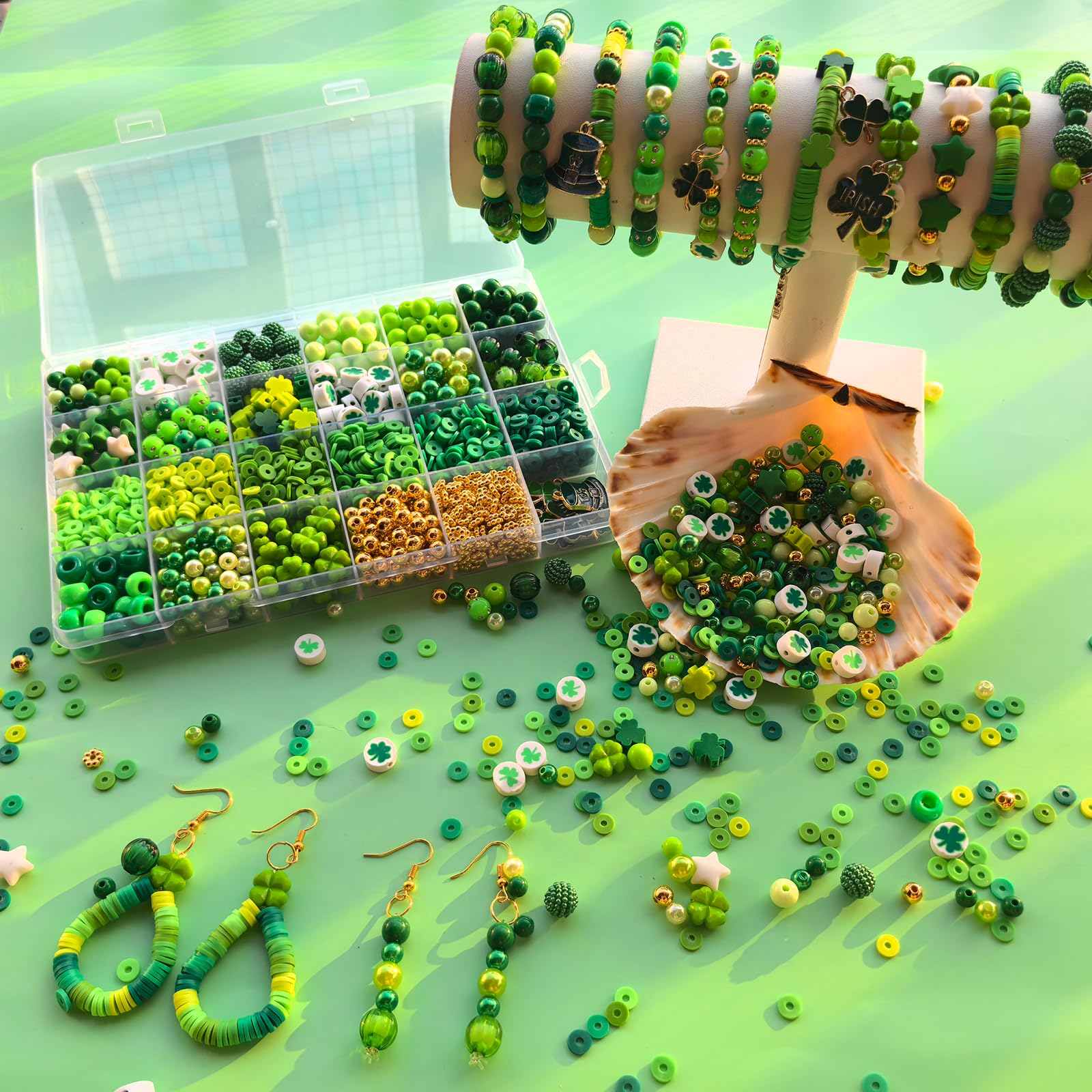 2100 cuentas del día de San Patricio para hacer pulseras, kit de fabricación de pulseras surtidas, cuentas de arcilla de trébol, cuentas de perlas acrílicas redondas espaciadoras a granel para aretes,