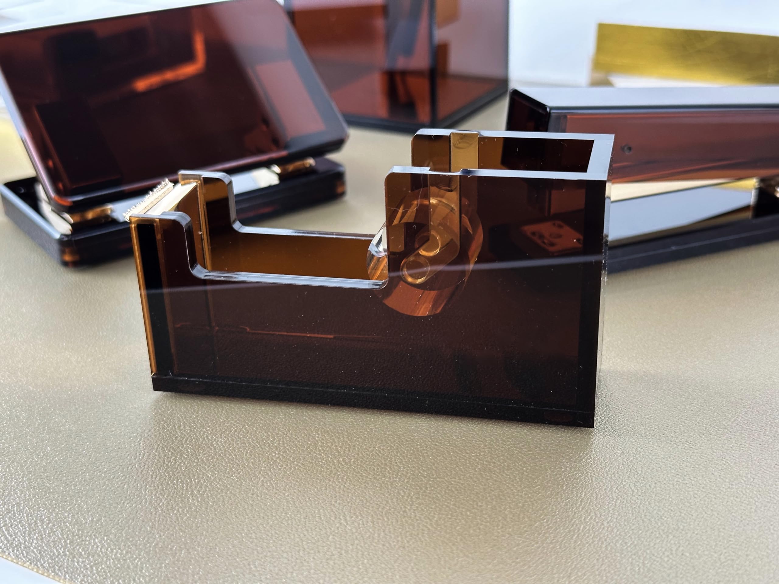 Dispensador de cinta adhesiva de cristal acrílico, detalles metálicos dorados, dispensador de cinta adhesiva para cinta (amber)