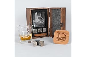 Personalized Whiskey Glasses for Men: Sophisticated Sipping and a Touch of Distinction