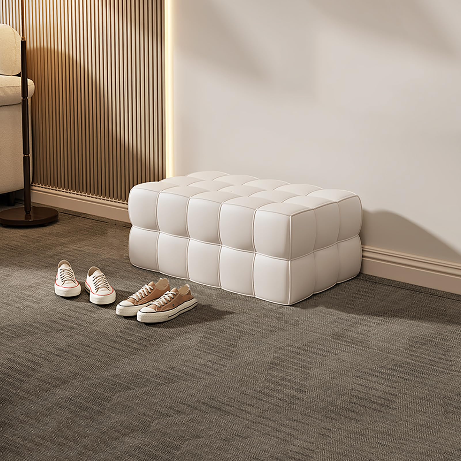 Banc ottoman en similicuir rembourré au design moderne chic pour l'entrée et le salon contemporain