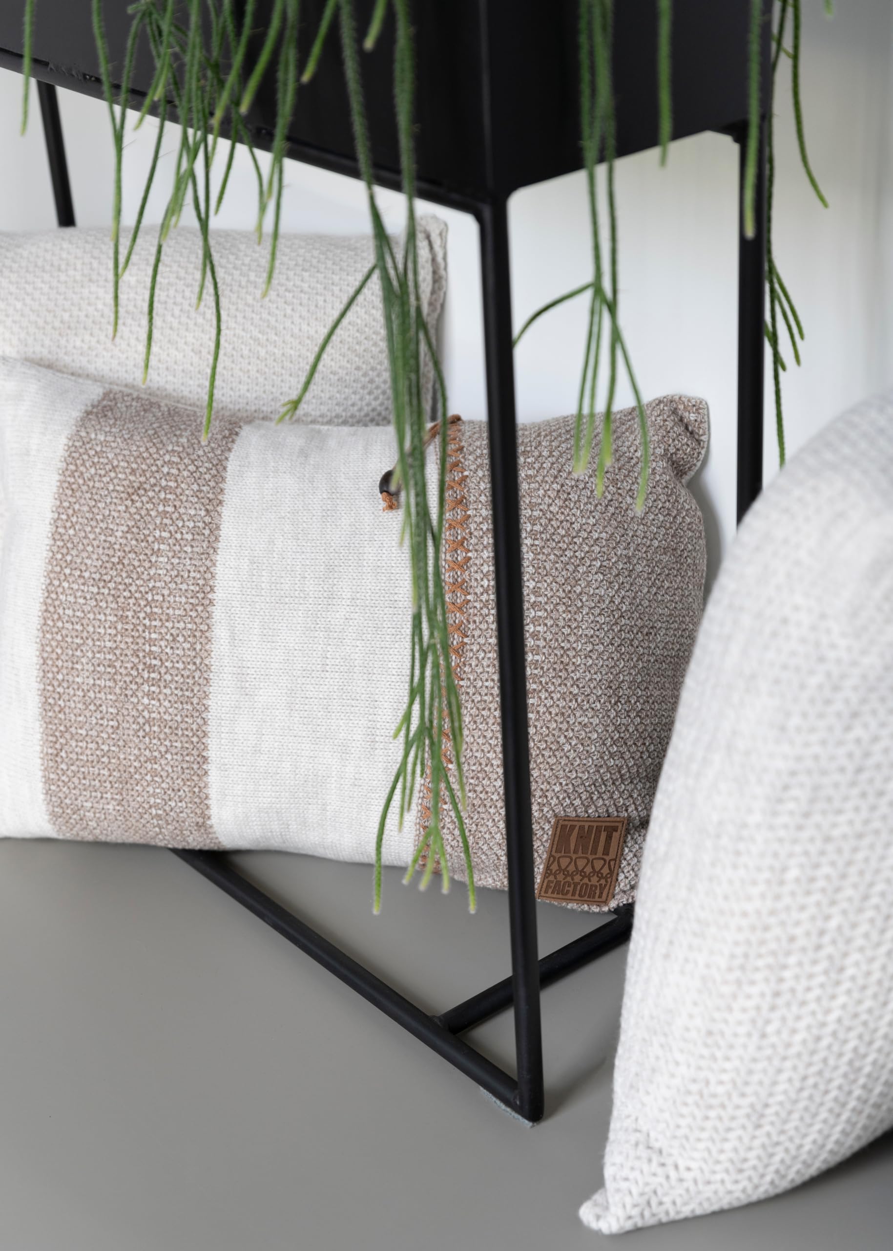 KNIT FACTORY - Roxx Rechteckiges Zierkissen - Beige/Schwarz - 60x40 cm