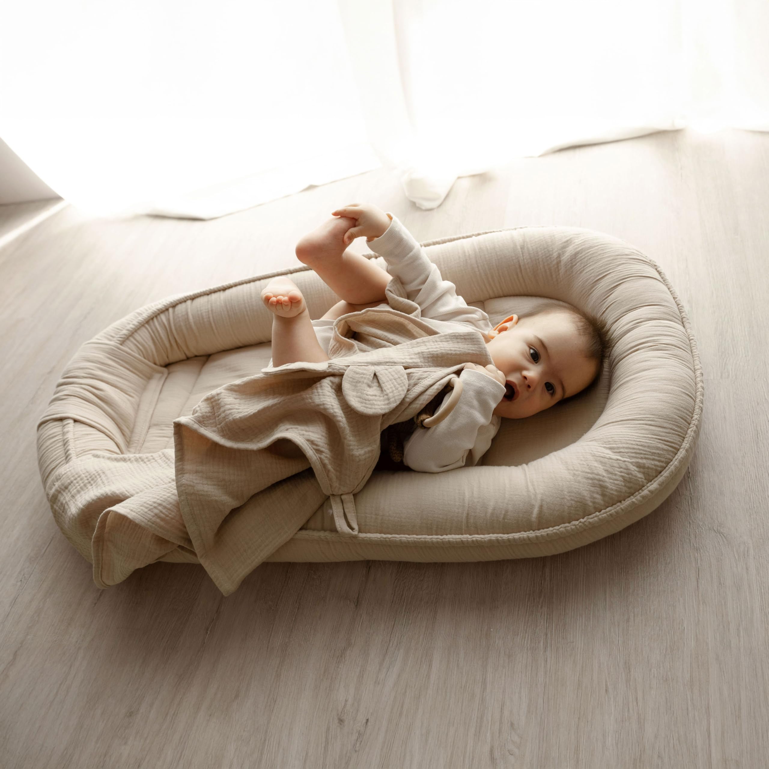 Réducteur de Lit Bébé 100x60 cm Cocon Nouveau-né Mousseline Douce Matelas Nid Bébé Coton Certifié Oeko-TEX Sommeil Sécurisé Berceau Lit Voyage Beige