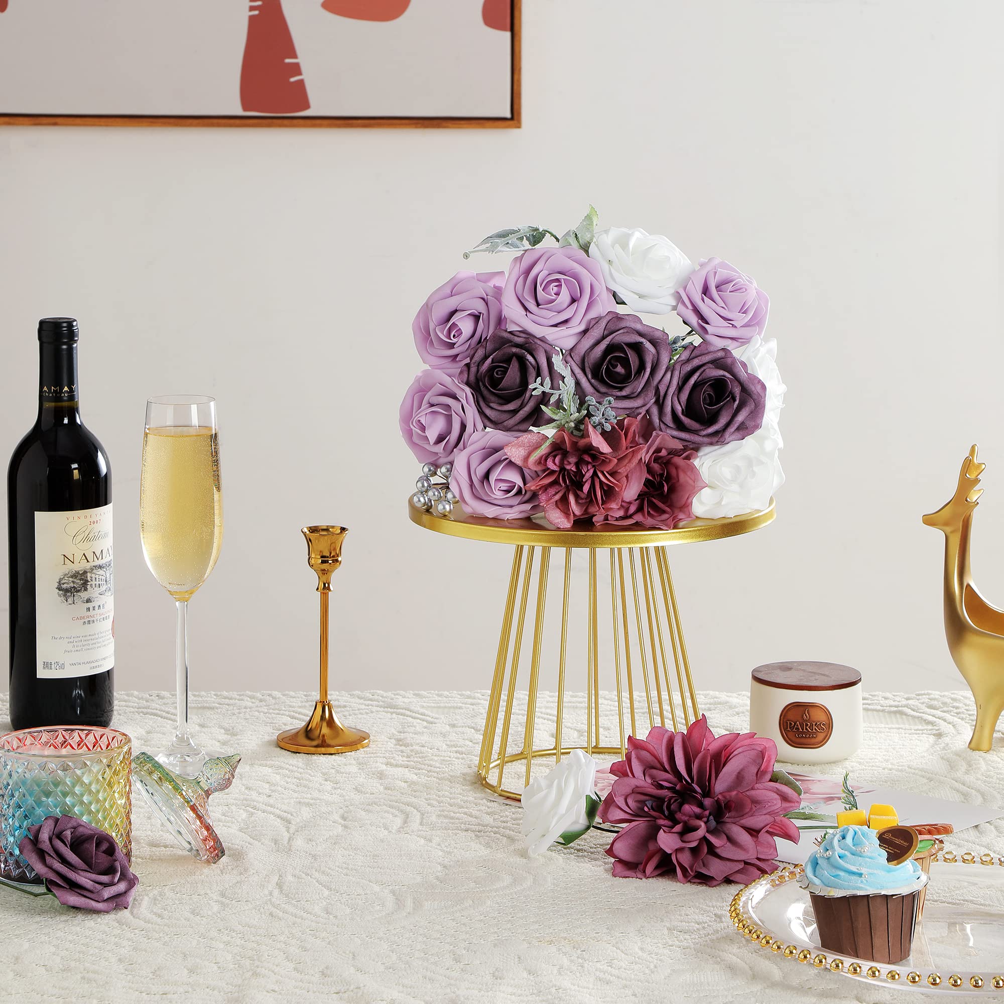 Decorazioni per matrimoni con fiori finti, centrotavola per matrimoni sul tavolo, centrotavola per matrimoni all'aperto, sfondo con festoni per matrimoni, composizioni floreali per matrimoni - Italia