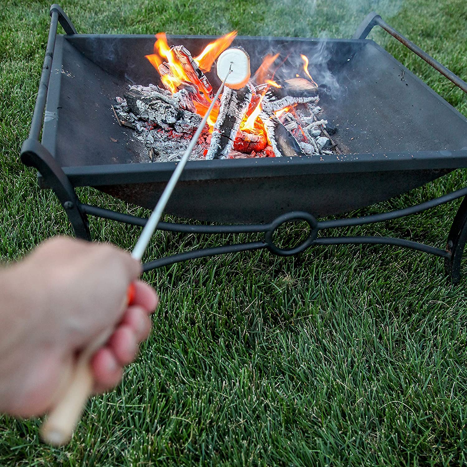MalloMe Palitos para Asar malvaviscos - Brochetas Smores para Kit de Pozo de Fuego - Accesorios para Acampar Perros Calientes Campfire Marshmellow