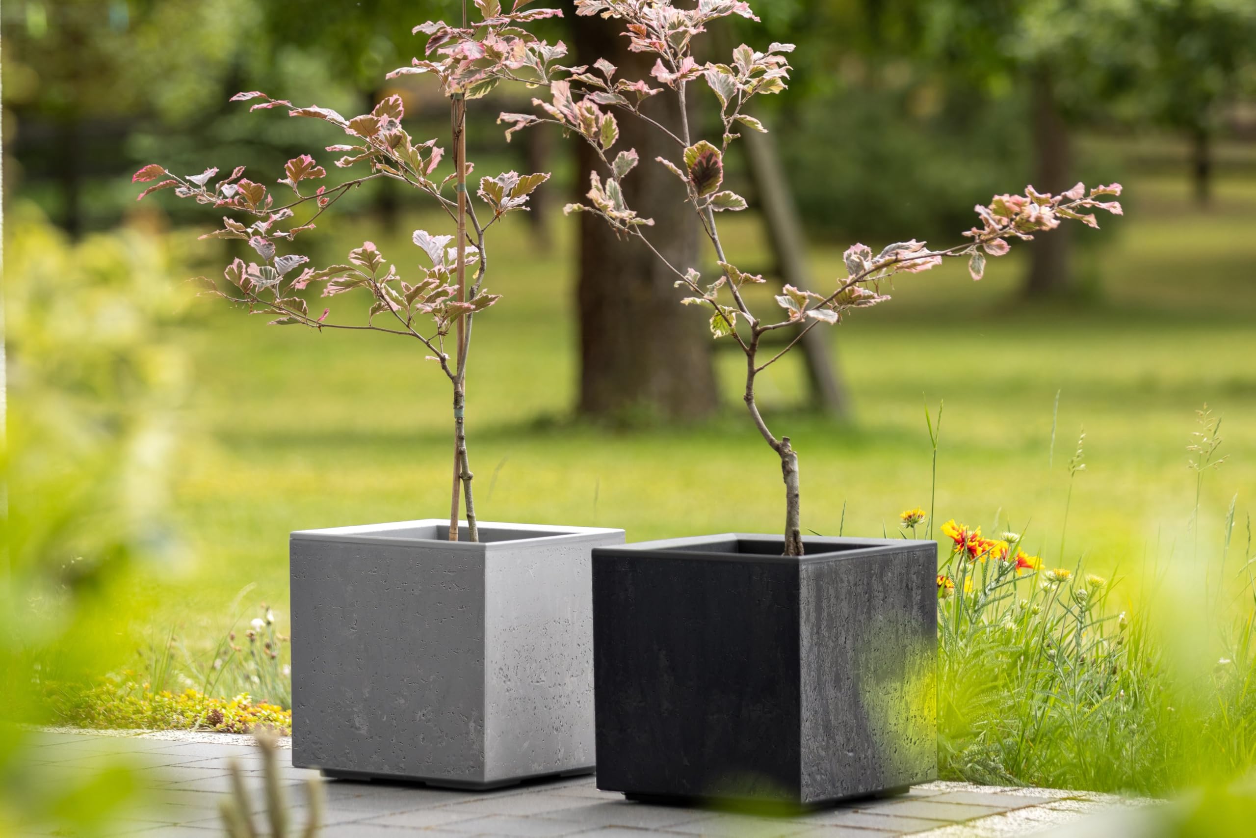 Tymar Macetero alto con ruedas 40x40x60 cm, macetas para plantas, maceteros de exterior, maceteros altos, macetero de aspecto hormigón, plástico KARO (Antracita)