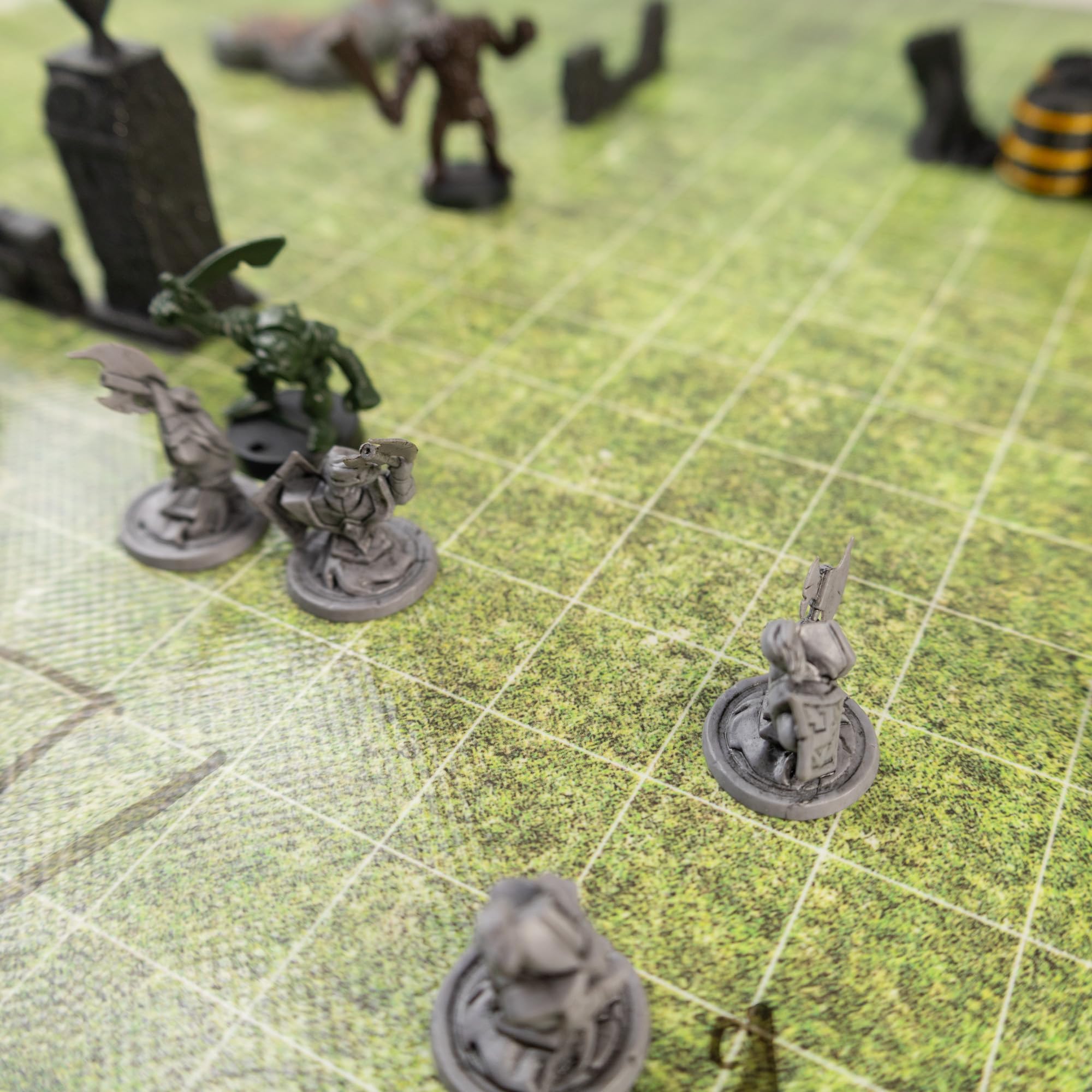 PLAYMATS Trockenlöschmatte RPG 80x80cm mit Gitter - trocken abwischbare Kampfmatte für Rollenspiele, Dungeons and Dragons (D&D), Pathfinder - Gras (quadratisch), Grass