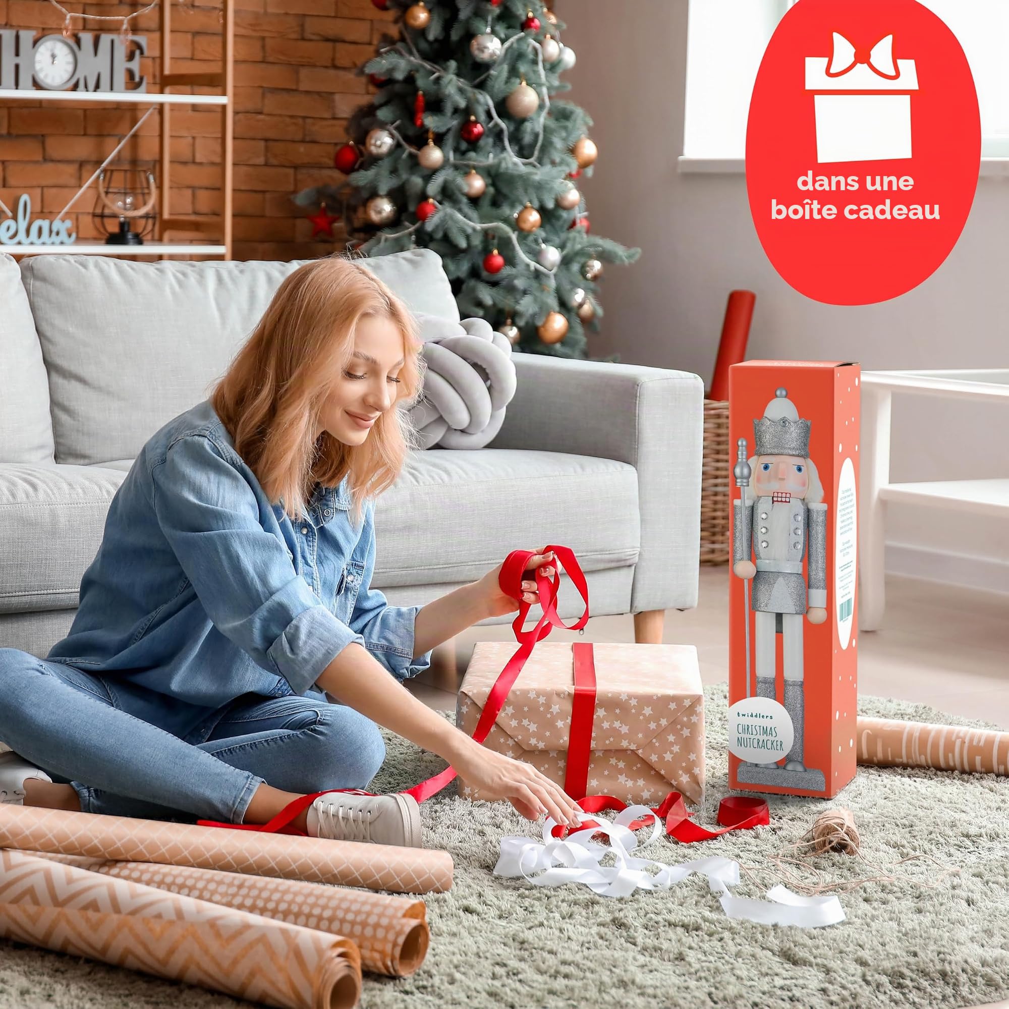 THE TWIDDLERS Grand Soldat Casse-Noisette de Noël avec Support, XL 50cm - Matériau de Pin & de Bois Fait à la Main de Qualité Supérieure - Déco de Noël Traditionnelle - Blanc & Argent