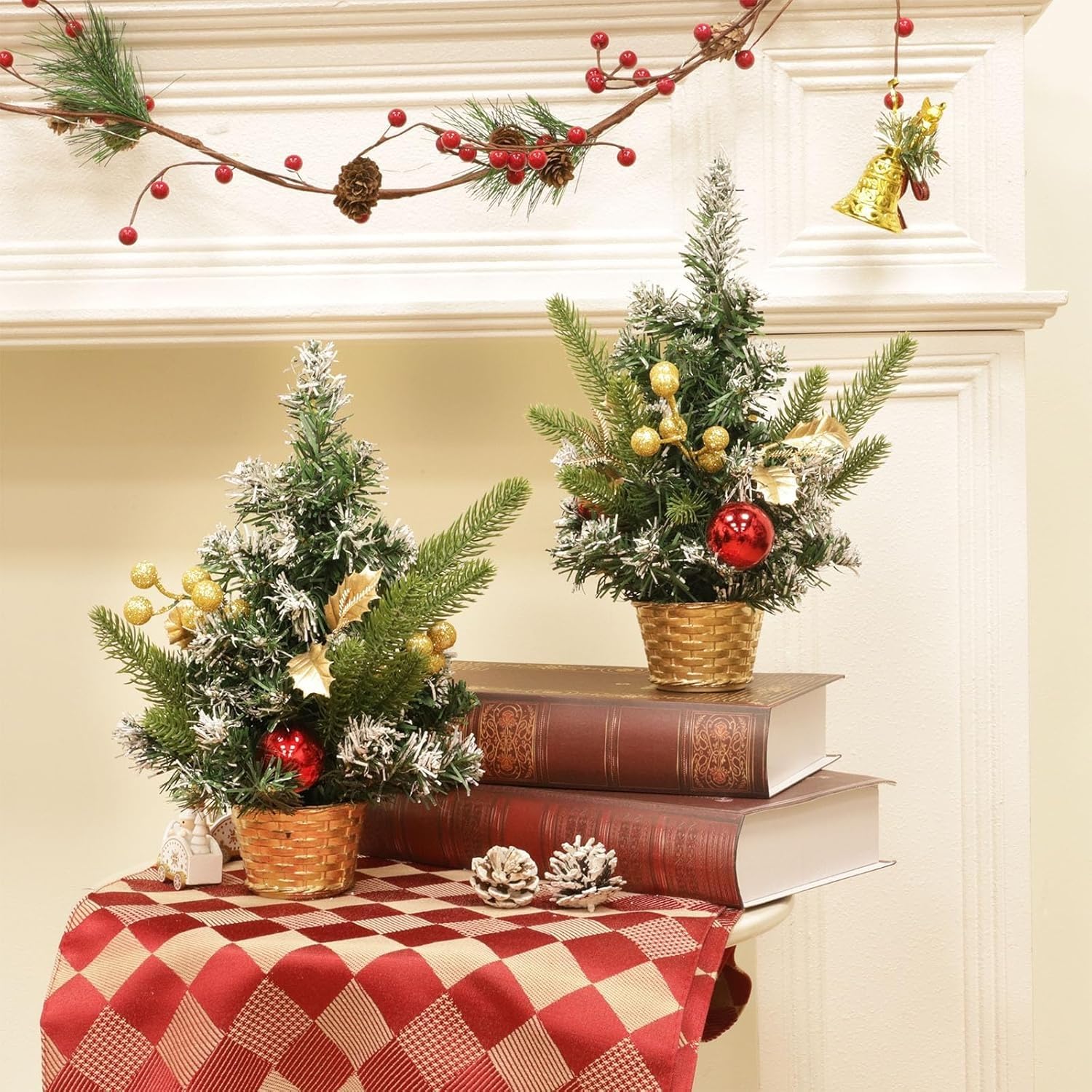 4er-Pack 30 cm/12 Zoll Mini-Tischweihnachtsbaum mit schneebedeckter Spitze, künstlicher Kleiner Weihnachtsbaum for die Innendekoration Neujahrsdekorationen