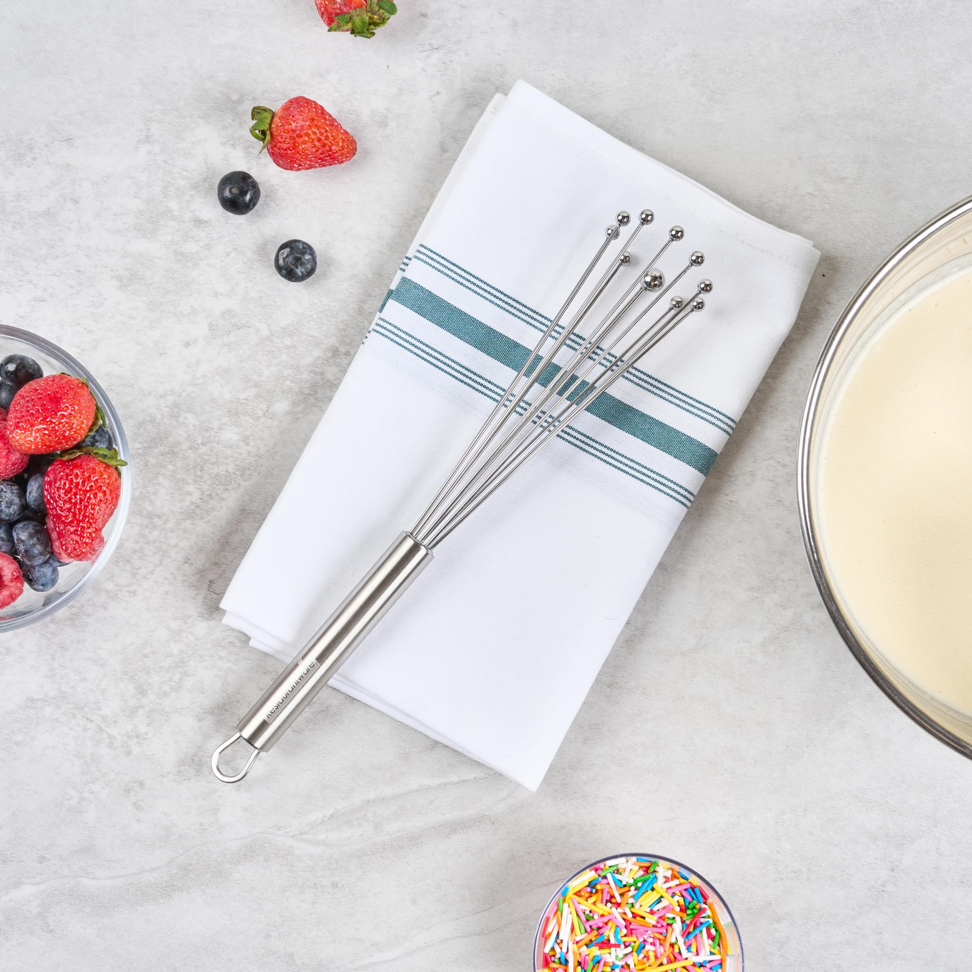 Restaurantware - Batidor de bola estándar alemán de 10.6 pulgadas, 1 batidor de cocina lavable en lavavajillas, mango ergonómico, duradero, batidor manual de huevos de acero inoxidable, adecuado para