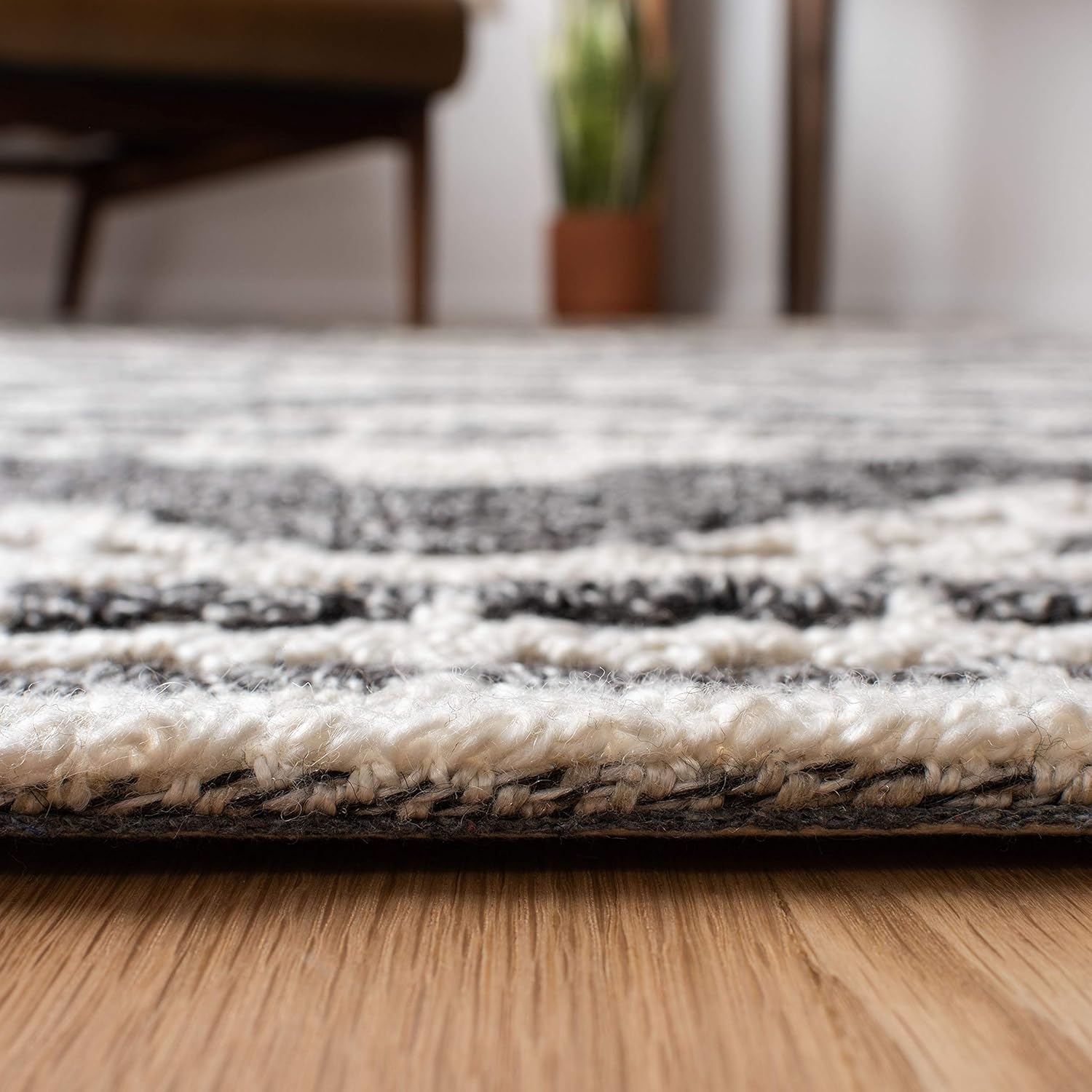 SAFAVIEH Trace Collection Runner Rug - 2'3" x 8', Grey & Charcoal, Handmade Wool & Viscose, Ideal for High Traffic Areas in Living Room, Bedroom (TRC216F)