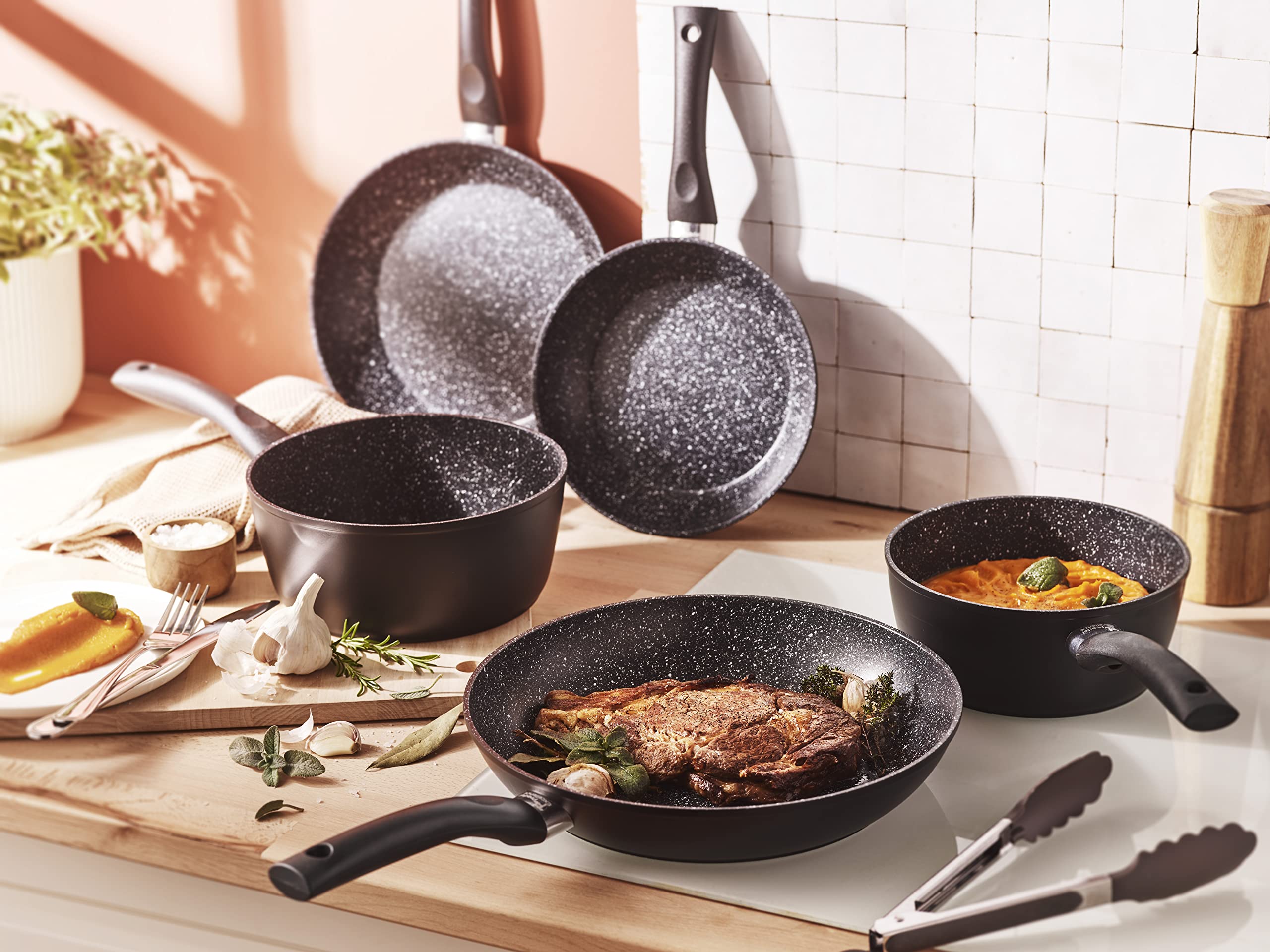 Pradel Excellence - Set de 3 Poêles 20/24/28 cm + 2 Casseroles 18/20 cm - Aluminium Forgé - Revêtement Anti-Adhésif Façon Pierre - Manche Fixe - Tous Feux y compris Induction