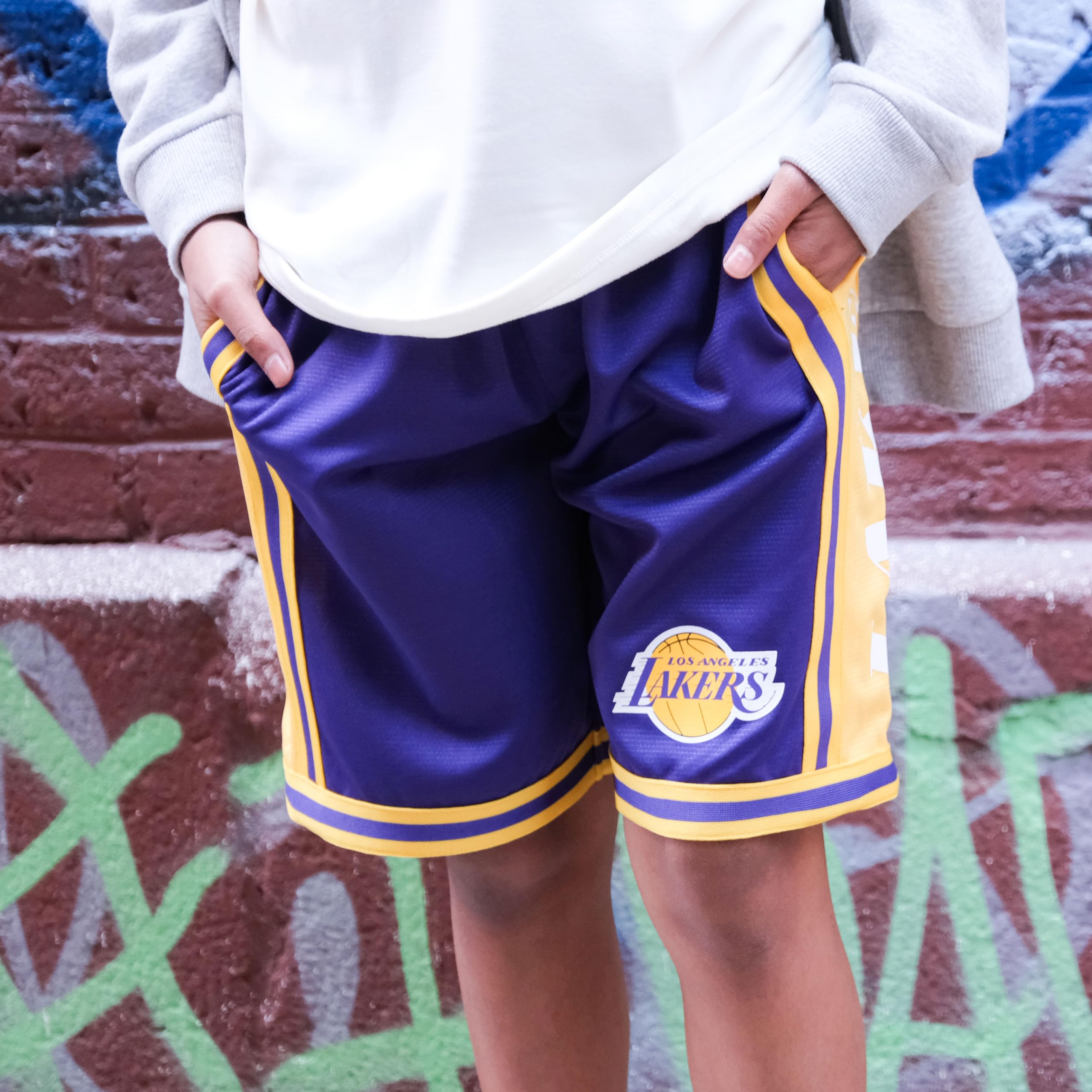 Ultra Game Pantalones cortos de baloncesto oficiales de la NBA para niños con malla de aire suave, ajuste clásico