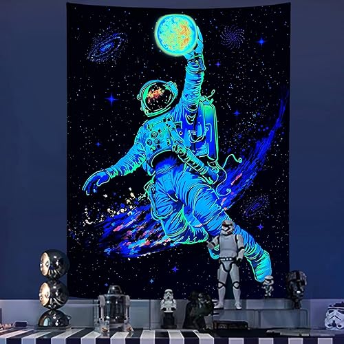 Miniatura 5 de Lifeella Tapiz de astronauta con luz negra, tapices reactivos para el espacio exterior para hombres, chicos, adolescentes, niños, que brillan en la