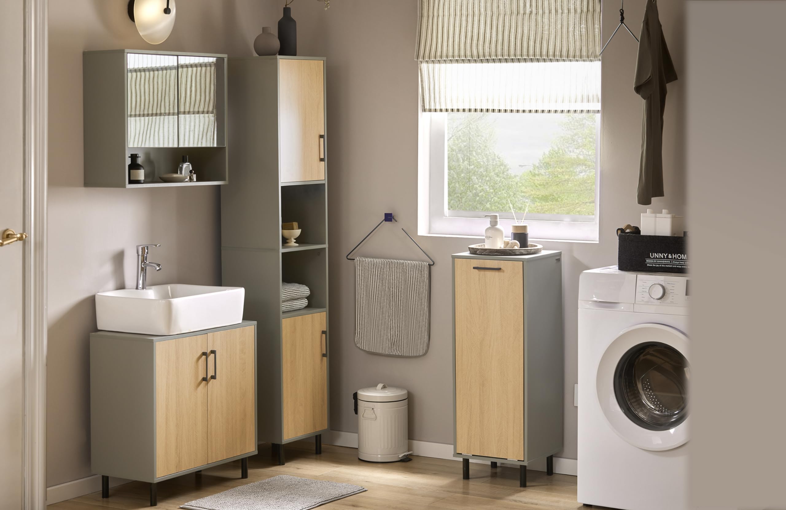 SoBuy Mueble Ropa Sucia baño con Saco abatible – Armario baño Estrecho con Patas de Metal y cesto para Ropa Sucia Gris Natural 31,5x86x30cm BZR132-NG