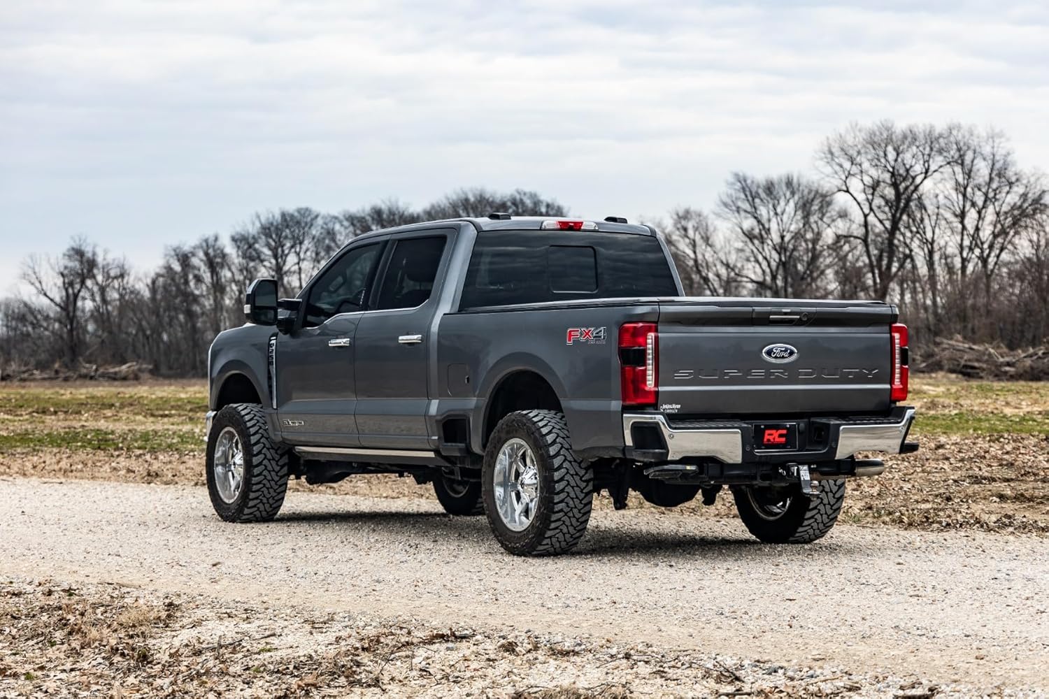 Rough Country 2" Leveling Kit w/Track Bar Bracket for 17-22 Super Duty - 51017