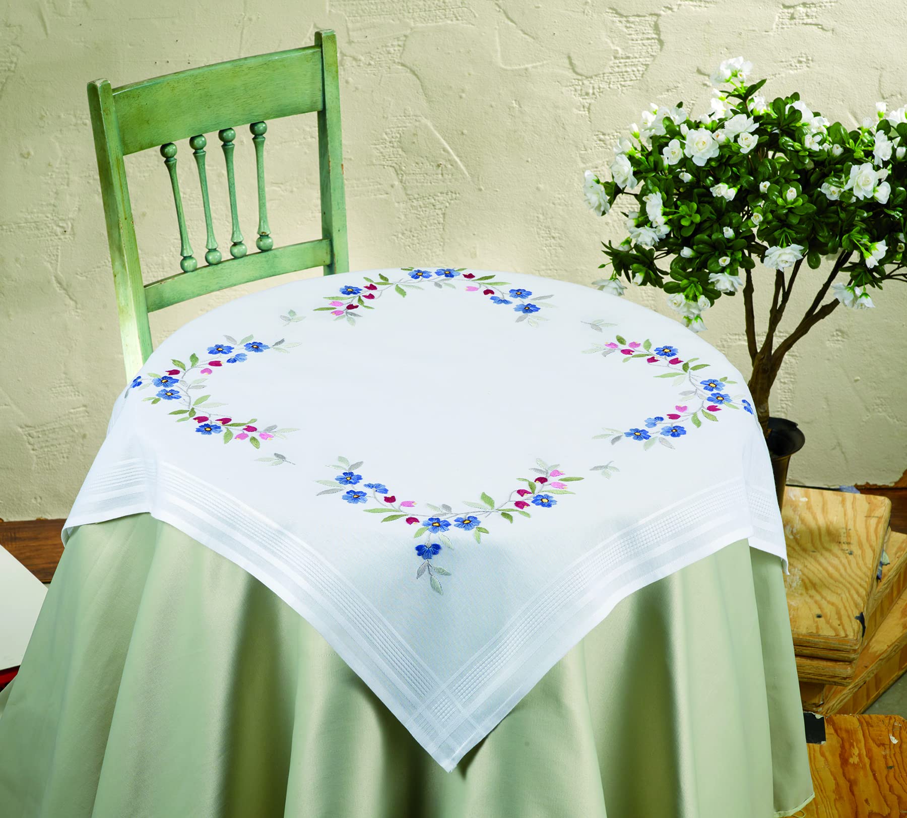 Kit broderie nappe coton motif pensées bleues haut de gamme