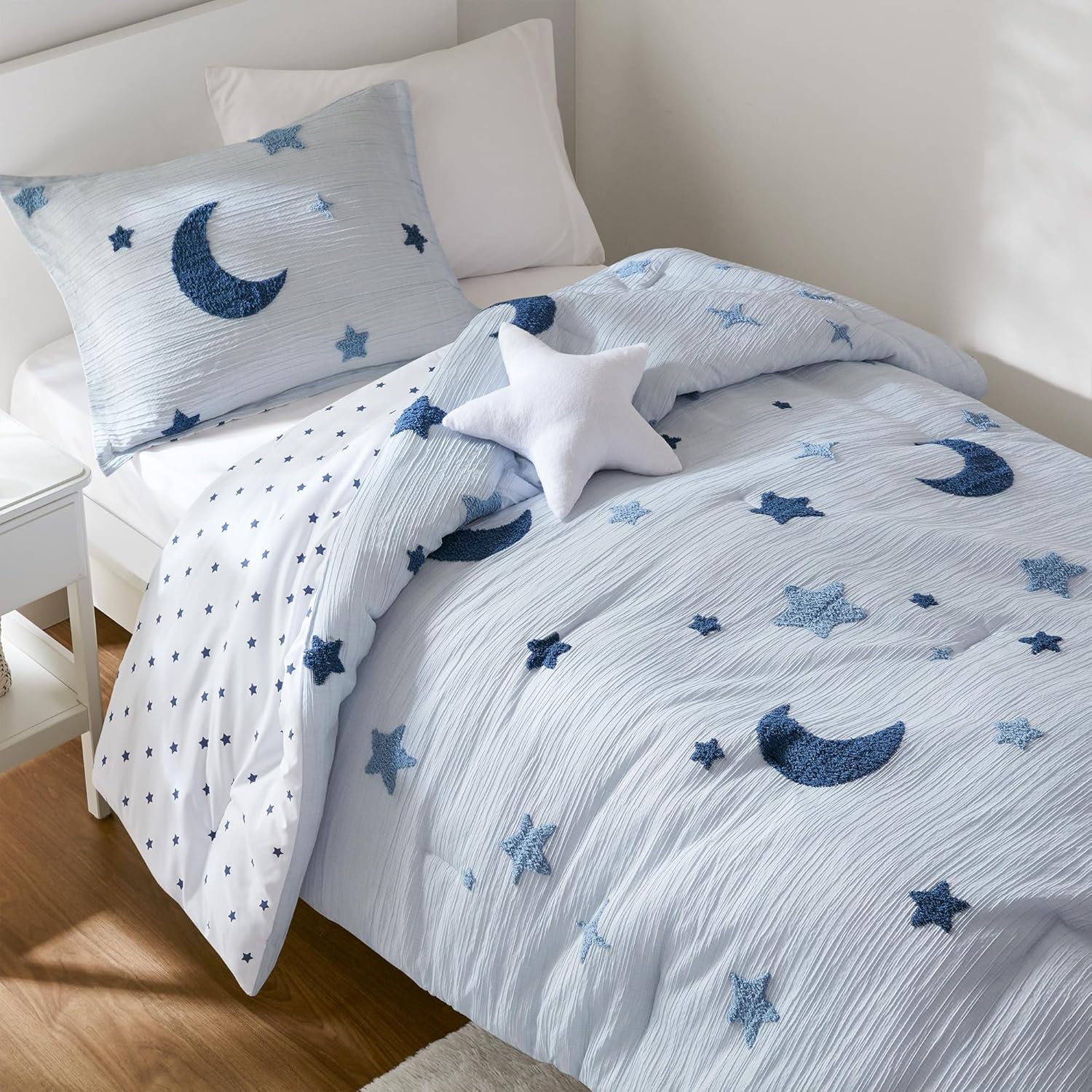 Intelligent Design Intelligent Design Kids Blue Star Moon Twin Comforter Set, 3pc | Children Bedding, Back to School for Girls, Tufted Chenille, Reversible, Lightweight, Machine Washable, Easy Care, All-Season, Twin Comforter, Blue