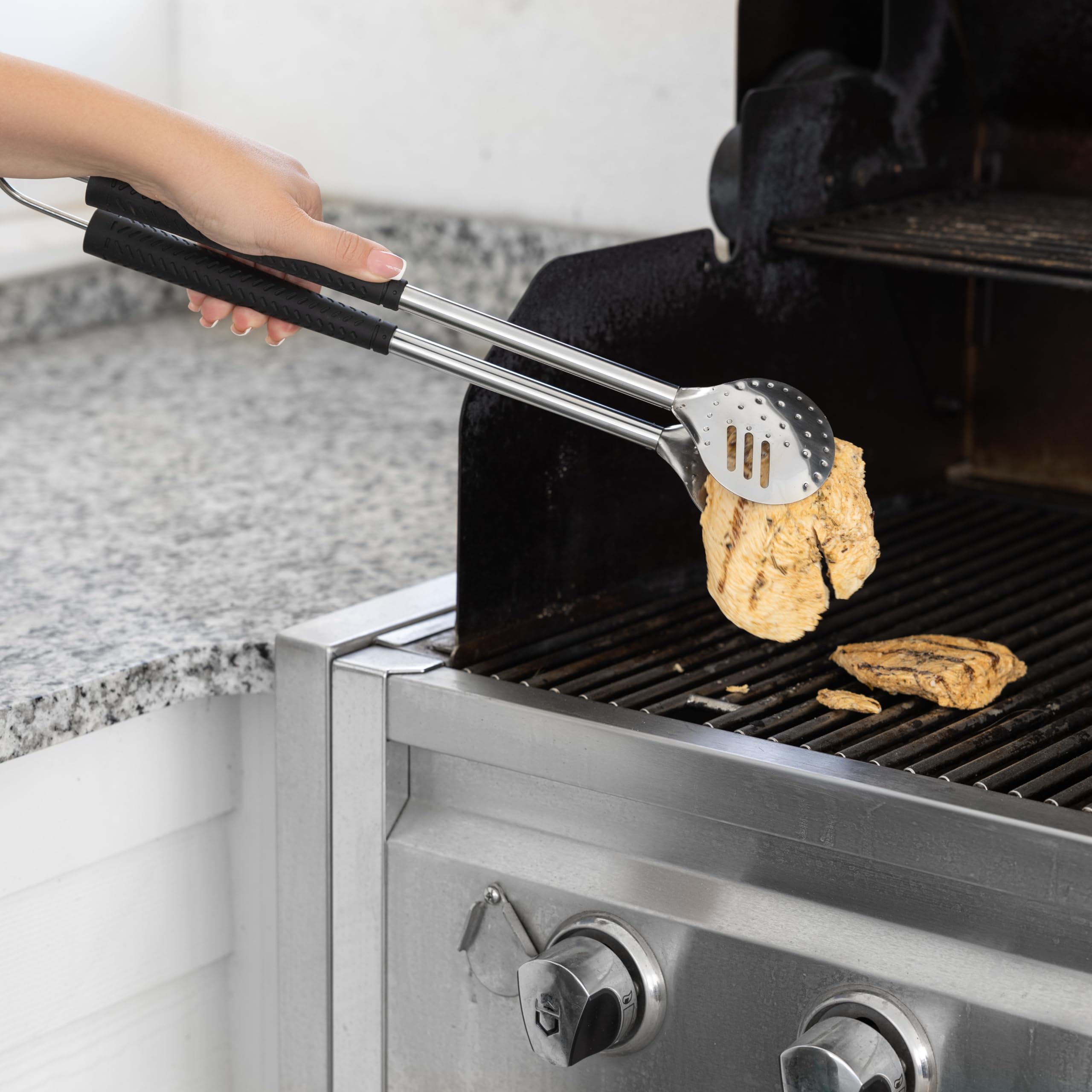 Outset Zestaw narzędzi do grillowania kija golfowego ze stali nierdzewnej, zawiera torbę golfową, szpatułkę, widelec do grilla i szczypce