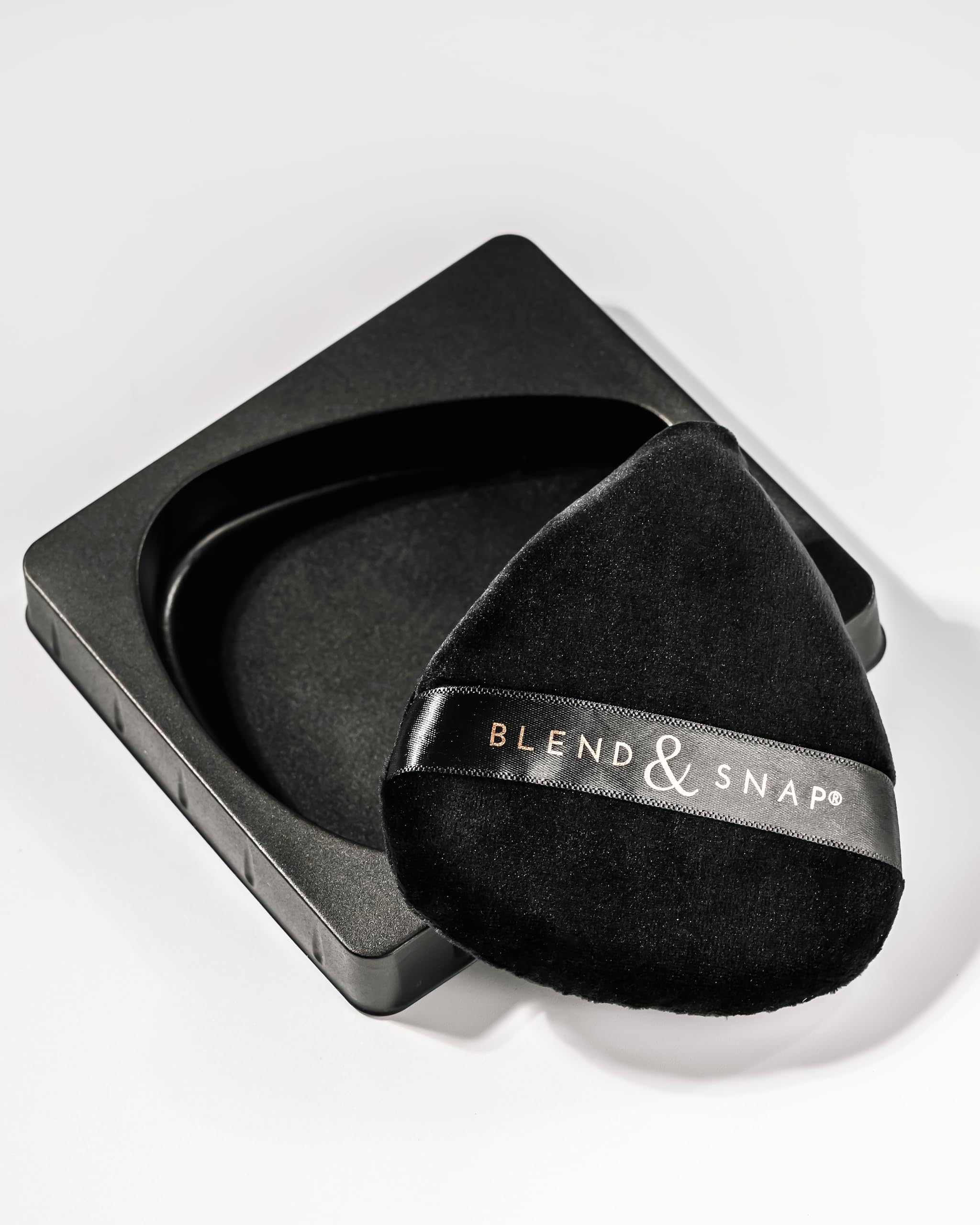 BLEND & SNAP Large Velour Triangle Makeup Puff for Smooth & Flawless Coverage – Blotting Sponge for Foundation & Concealer / Powder Press Pad – Precision Tip for Easy Application – Makeup Artist