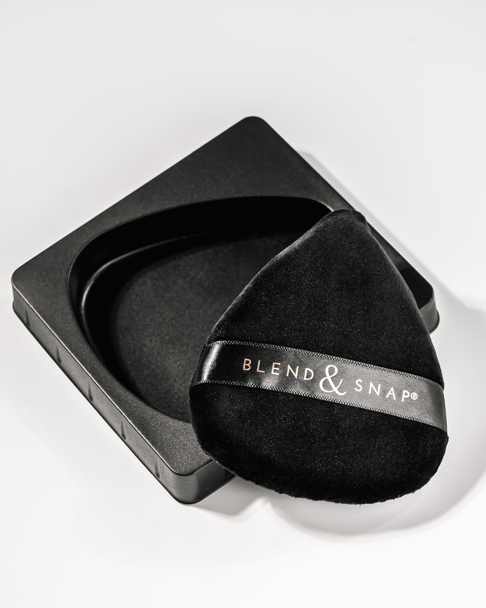 BLEND & SNAP Large Velour Triangle Makeup Puff for Smooth & Flawless Coverage ā Blotting Sponge for Foundation & Concealer / Powder Press Pad ā Precision Tip for Easy Application ā Makeup Artist