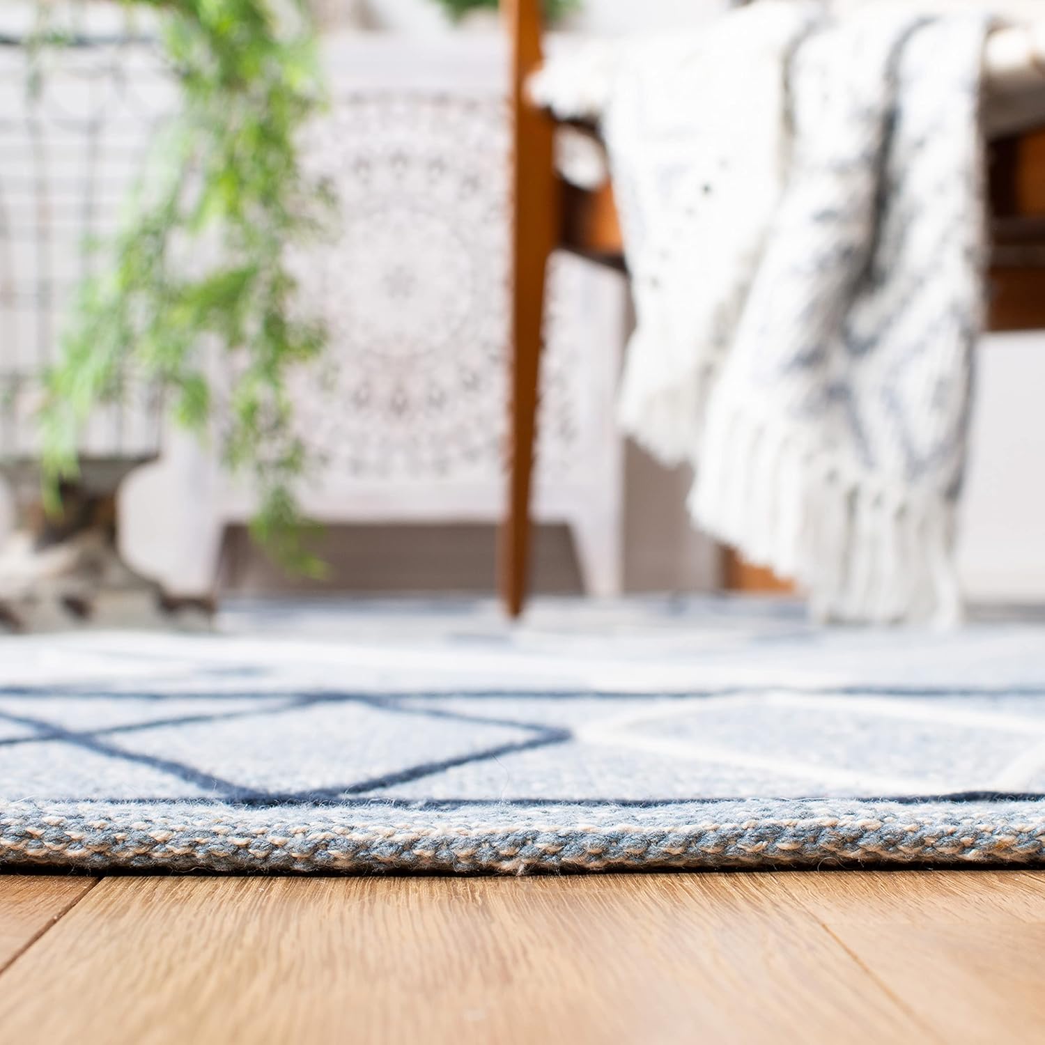 SAFAVIEH Striped Kilim Collection Runner Rug - 2'3" x 9', Light Blue & Ivory, Handmade Flat Weave Cotton, Ideal for High Traffic Areas in Living Room, Bedroom (STK510M)