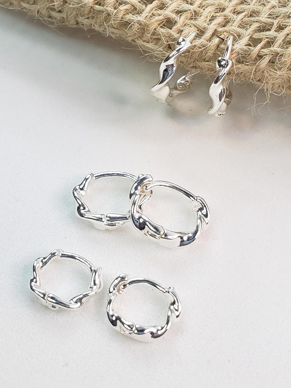 Trio de Brincos de Argolinha Folheado A Prata em promoção! Veja a oferta e mais achadinhos de Bijuterias 3 Hoje é o melhor dia para comprar Trio de Brincos de Argolinha Folheado A Prata com aquele preço maroto! Promoção! Aproveite a oferta! 3