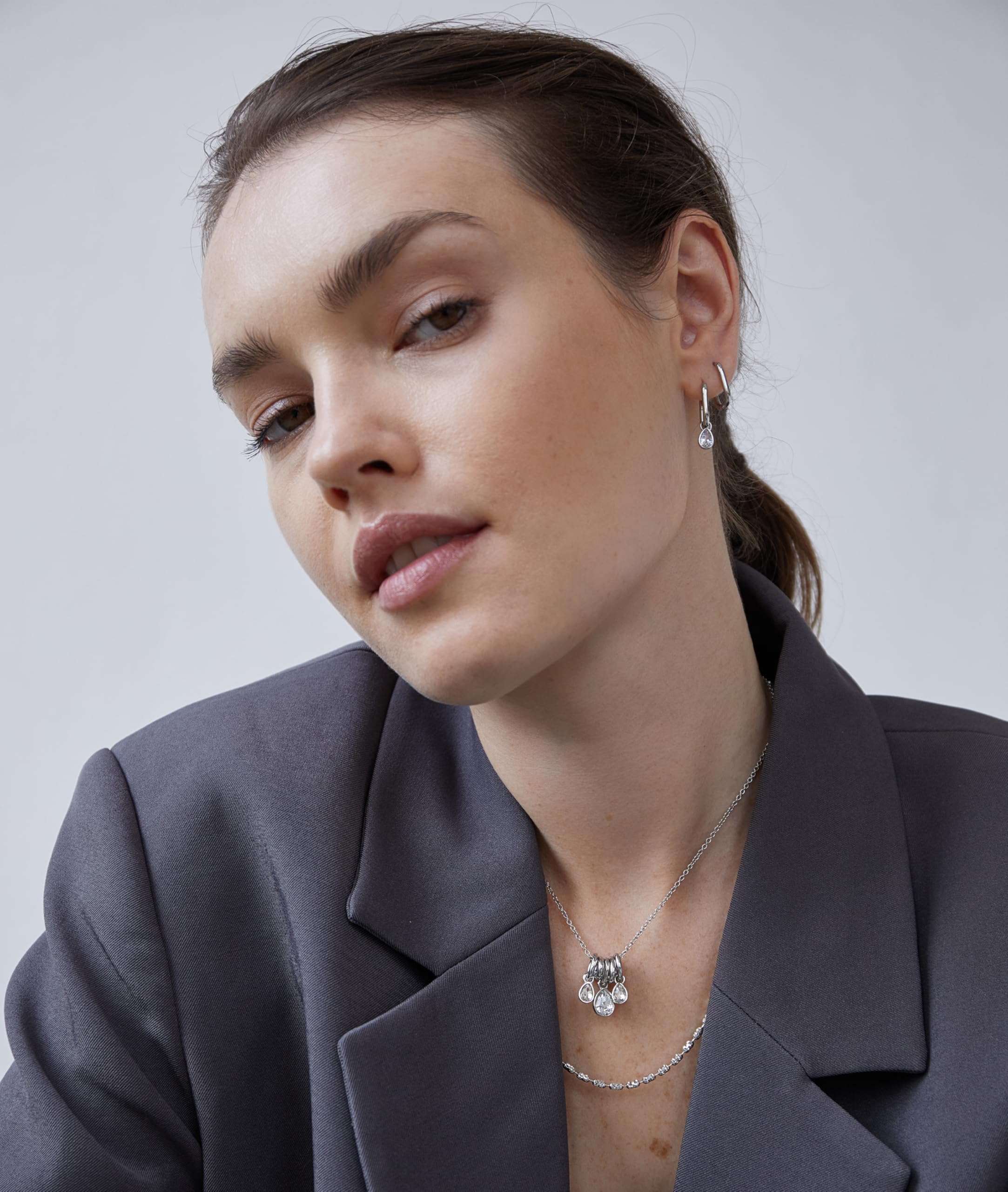 Echtzeit Collana da donna con ciondolo a goccia scintillante, gioiello versatile e intramontabile per indossare singoli, accessorio perfetto da donna, 45 cm, Acciaio inossidabile, Pietra di vetro