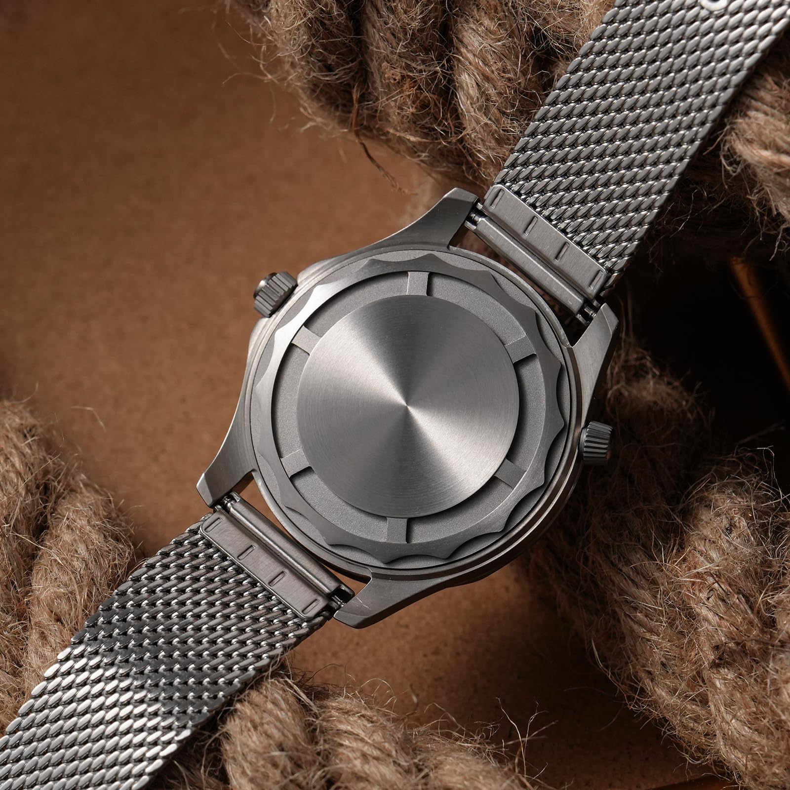 watchdives WD007Q - Orologio subacqueo giapponese VH31 Sweep Second, in titanio da 42 mm, con vetro zaffiro curvo, impermeabile fino a 200 m