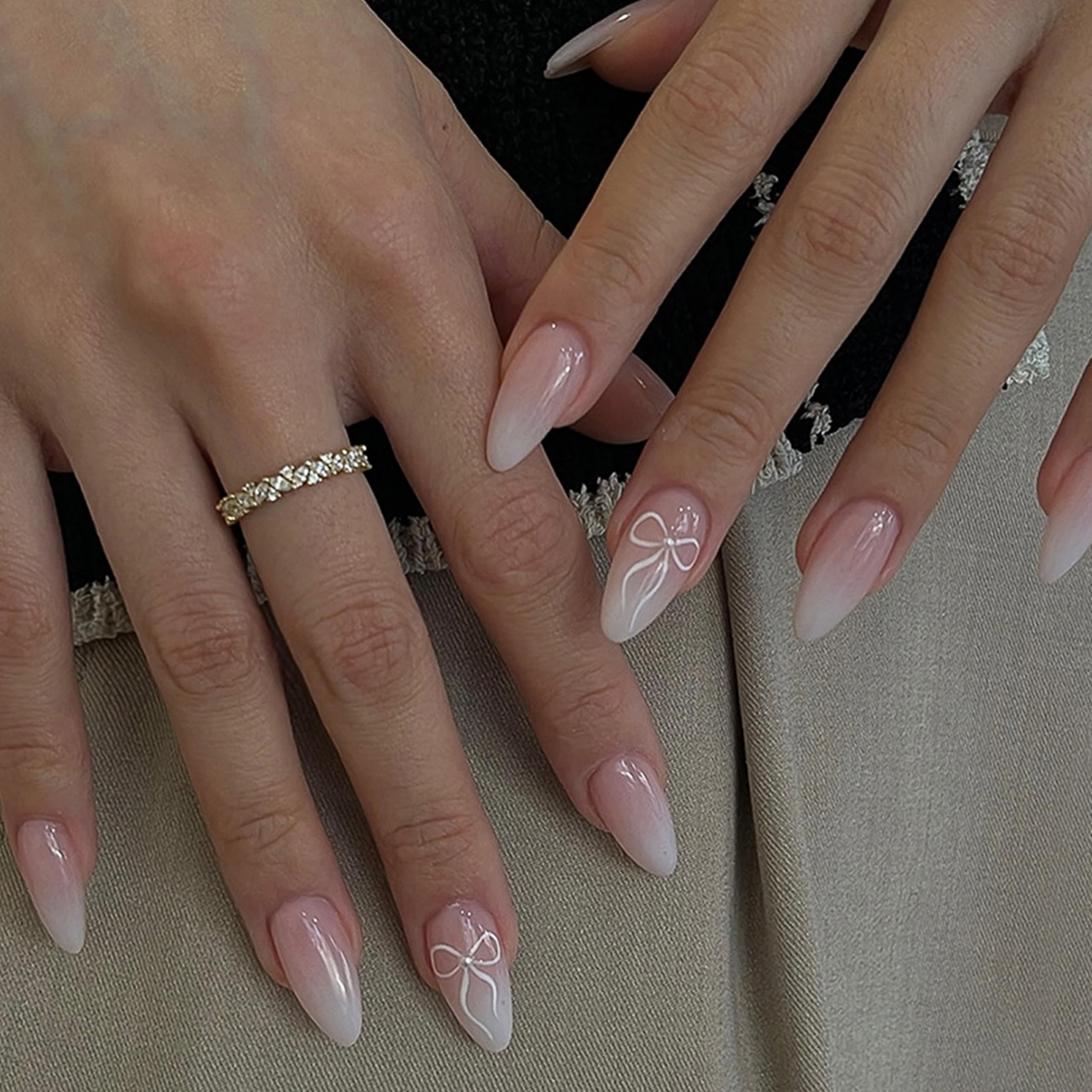 MrCuvaryas Press on Nails - 24Pcs Weißer Gradientenbogen Mandel, Nails Zum Aufkleben Kurz, Short Künstliche Fingernägel zum Aufkleben Acryl Full Cover für Frauen Nail Art (Weiß Almond, 12 Größen)