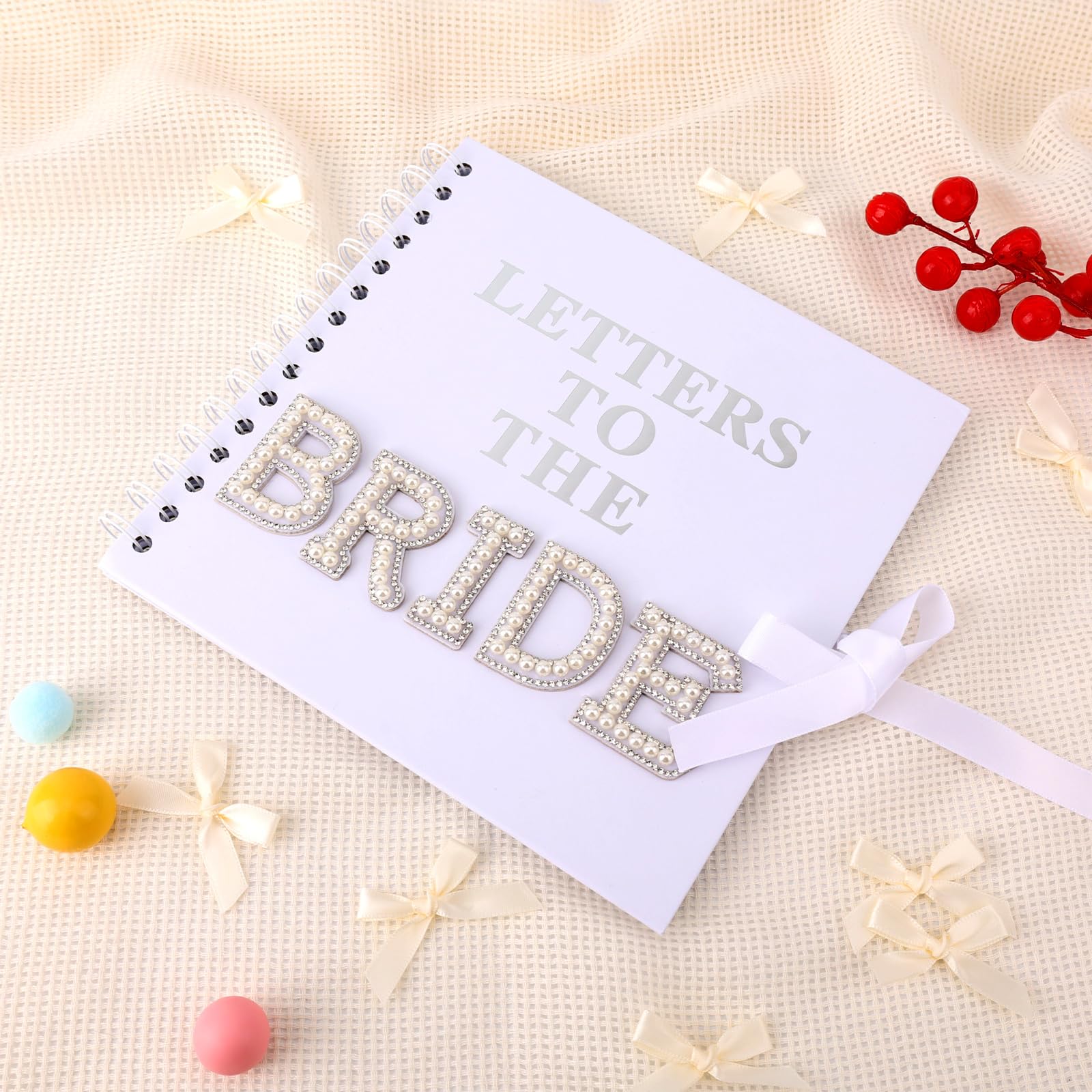 Penitue 21x20,5cm Kit Scrapbook Letters to the Bride, Libro Ricordi Nozze Libro degli Ospiti Bianco Sposa Album Fotografico con Adesivi Lettere Metalliche e Perle e Fiocchi Regalo Bridal Shower