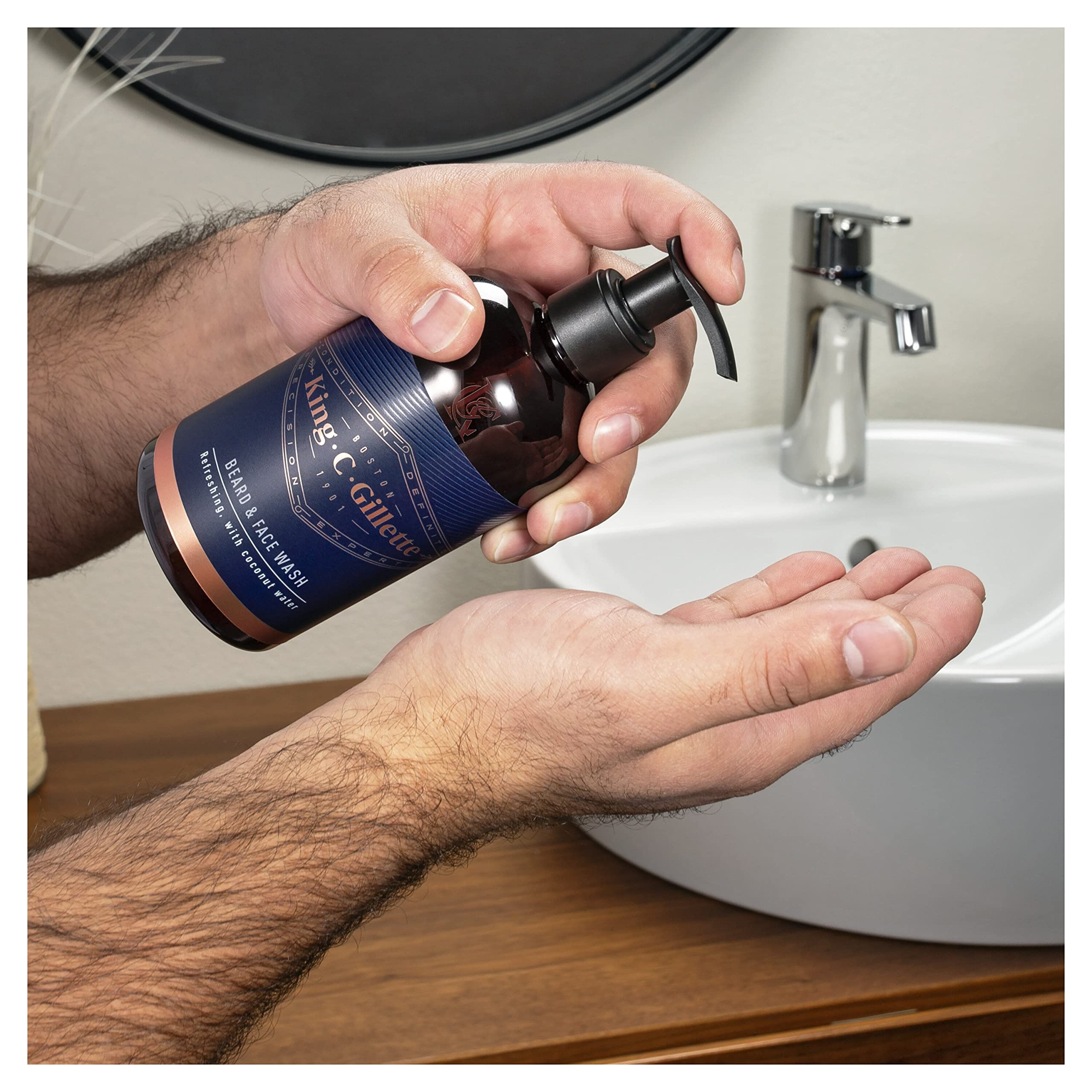 King C. Gillette Idea Regalo Uomo con Rasoio di Sicurezza, 5 Lamette di Ricambio, Gel e Detergente Viso Barba, Confezione Regalo Set Barba Uomo Professionale