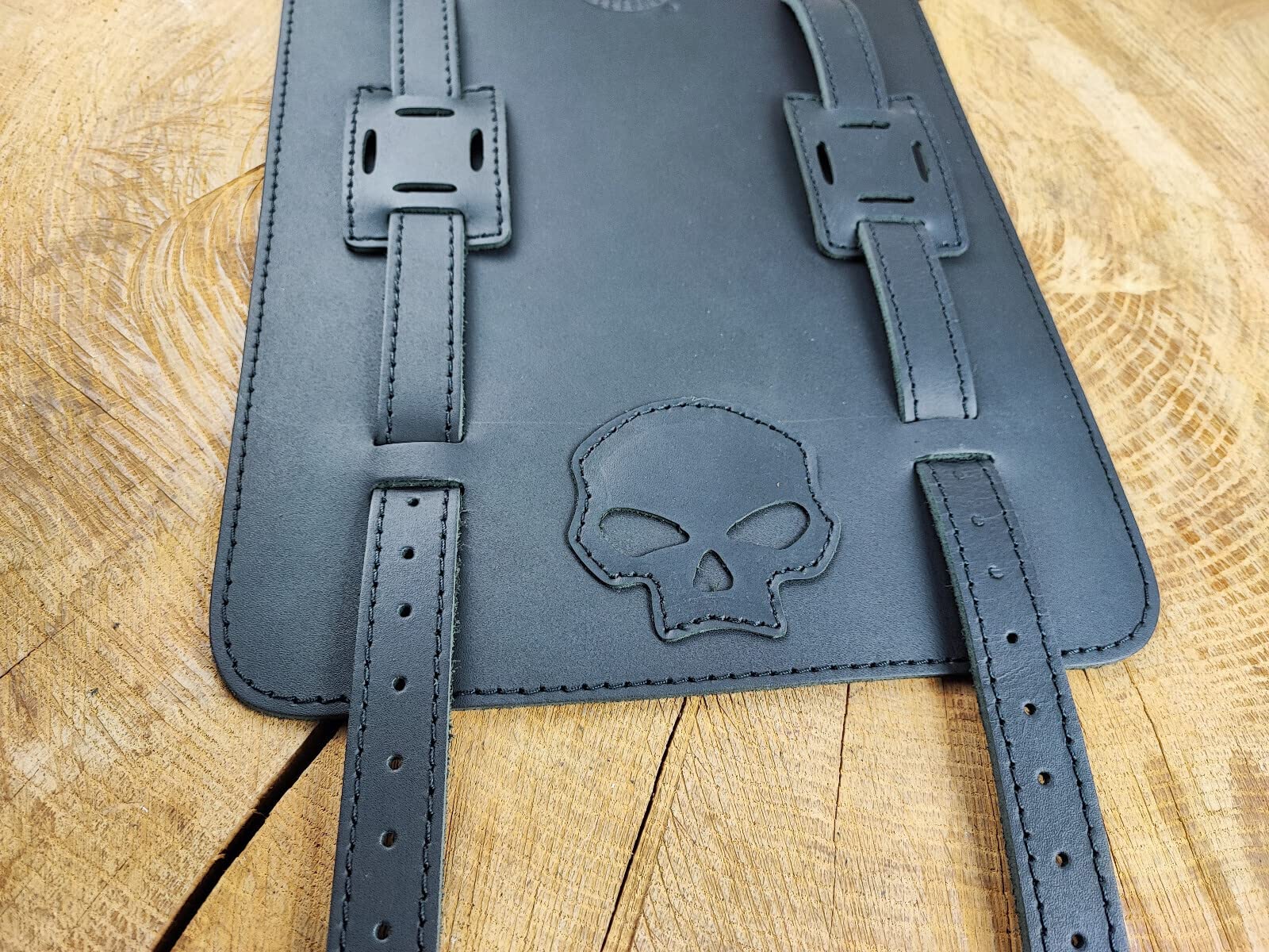 Deckenrolle Teschio Di ORLETANOS Compatibile Con Harley Davidson Roll-Up Supporto da Soffitto Valigia Viaggio Lederrolle Rotolo Strumento Sissybar Nero Ruolo