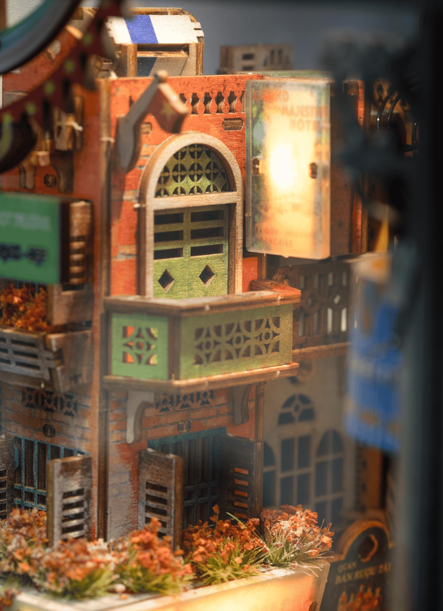 Kit fai da te in miniatura Vietnam, angolo del libro di strada di Saigon, kit per la costruzione di diorama illuminato a LED, regali artigianali per adolescenti e adulti, kit modello in miniatura con