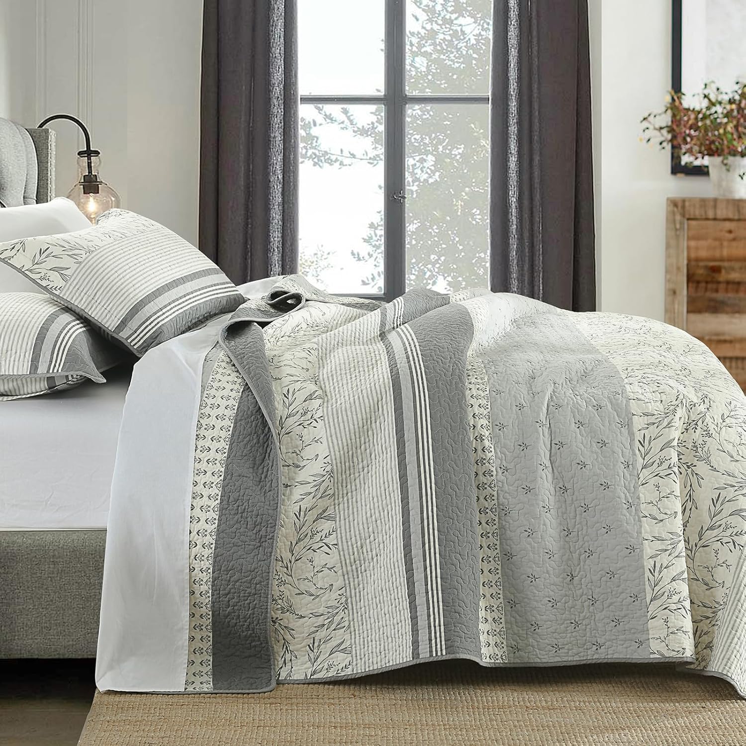 Quilt Queen Size - Gray White Quilt Set with Matching Shams, Vintage Floral Design Farmhouse Bedding Bedspread, 3 Pieces 100% Cotton Lightweight Coverlet Home Decor for All Season