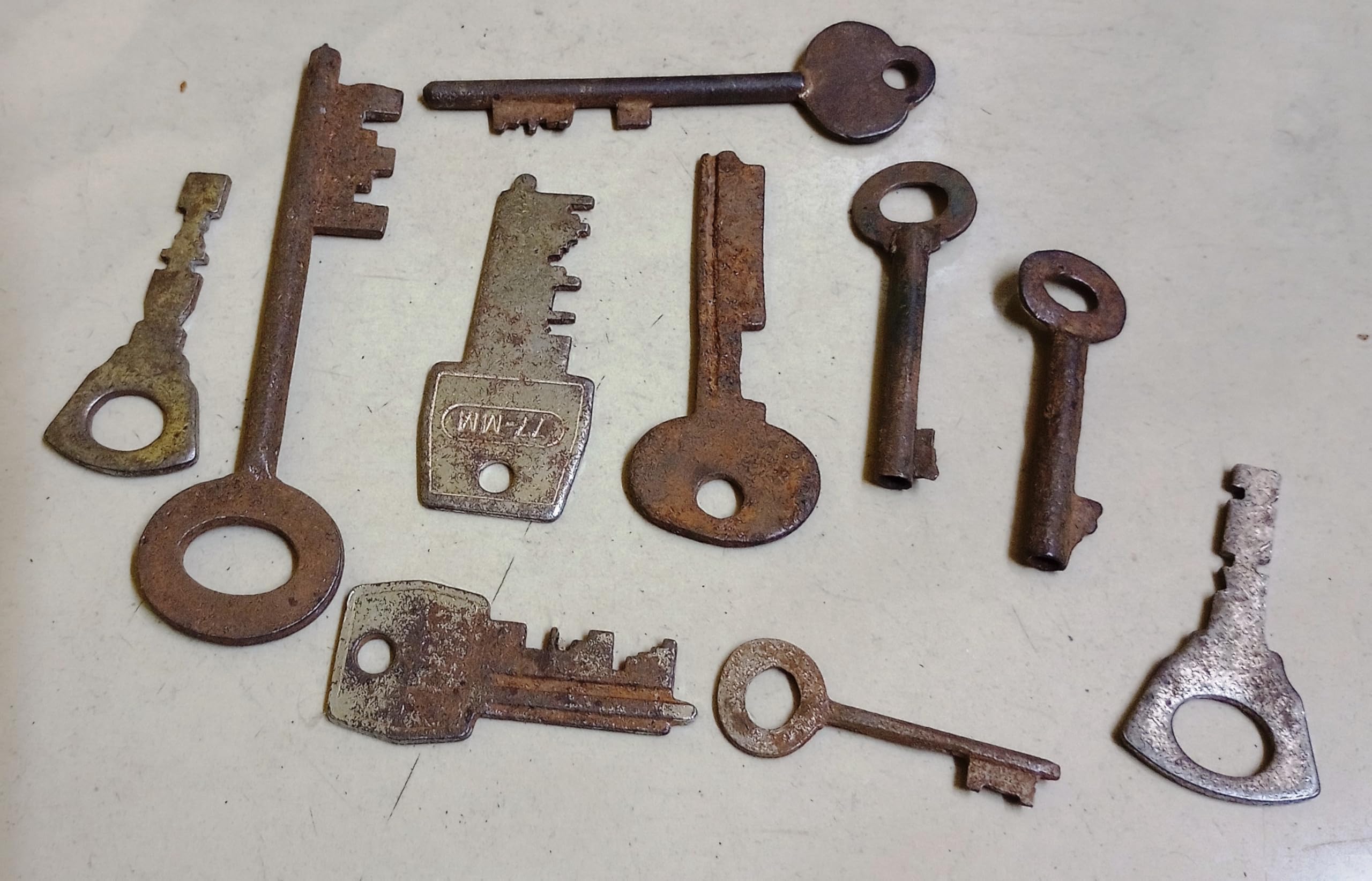 Aadityaa's Vintage Collection 35 Years Old Keys of Iron Metal for Decoration Crafts Projects Baby Nazar Dosh to Ward Off Evil Spirits Negative Energies. (Pack of Iron Keys 10Pc).-image-40