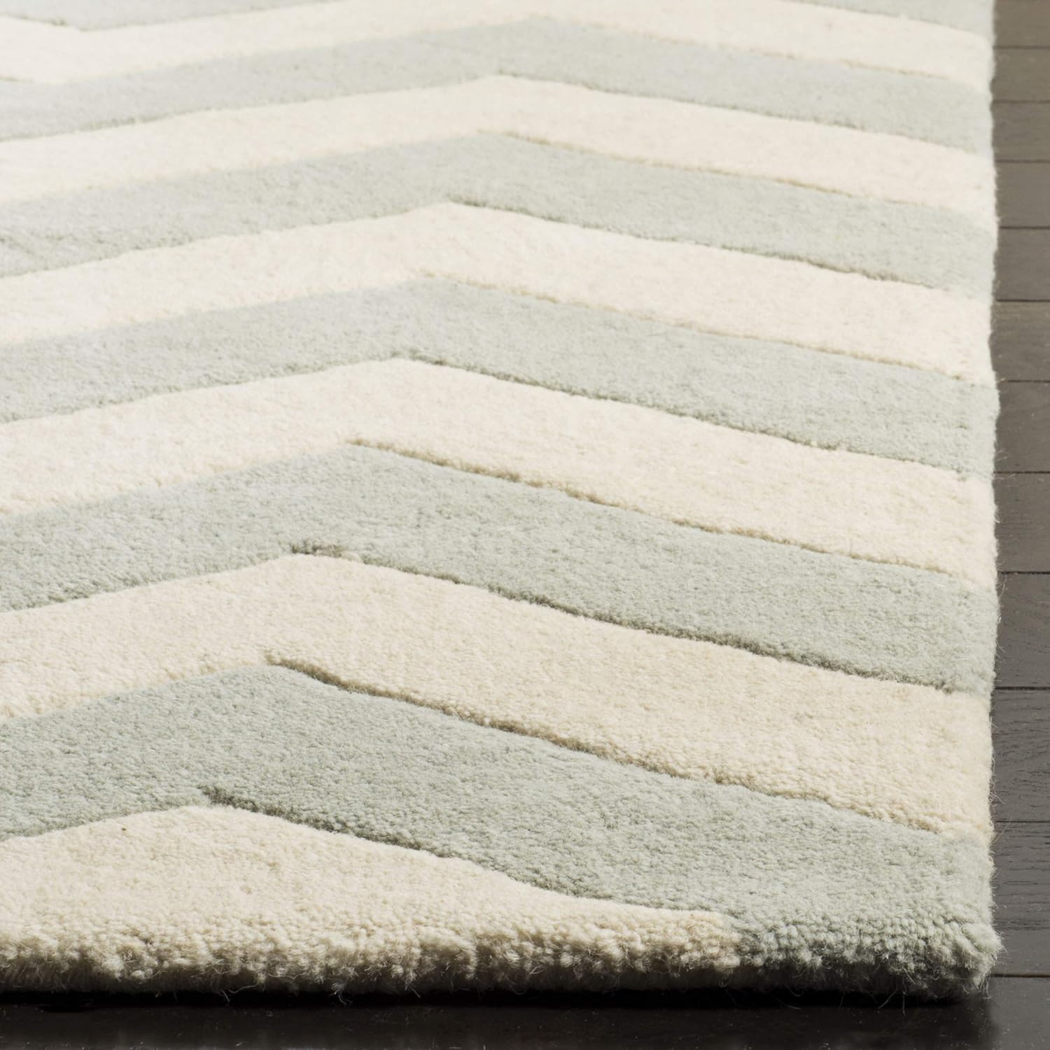 SAFAVIEH Chatham Collection Area Rug - 5' Square, Grey & Ivory, Handmade Chevron Wool, Ideal for High Traffic Areas in Living Room, Bedroom (CHT715E)