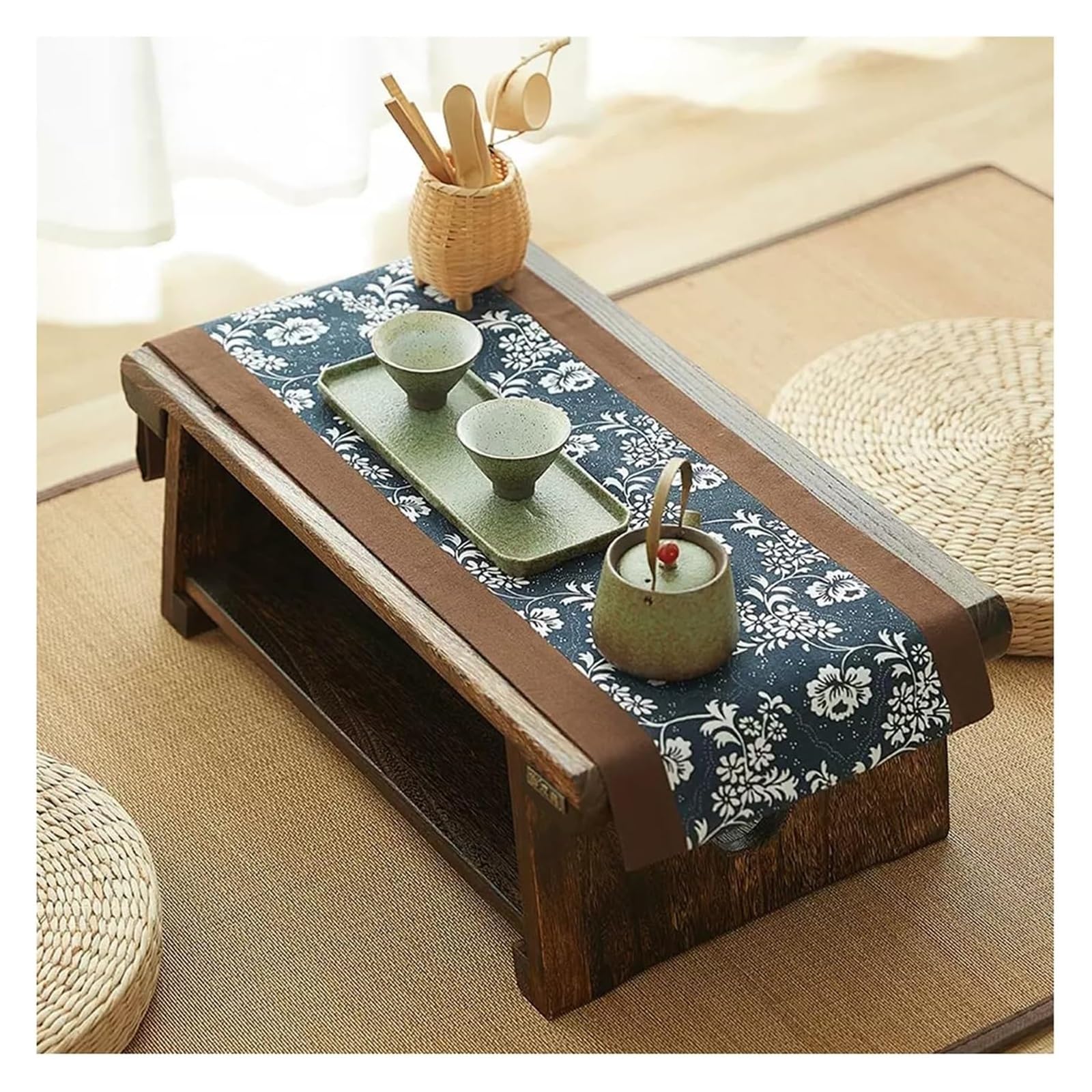 Table basse japonaise pour baie vitrée et coin méditation tatami marron