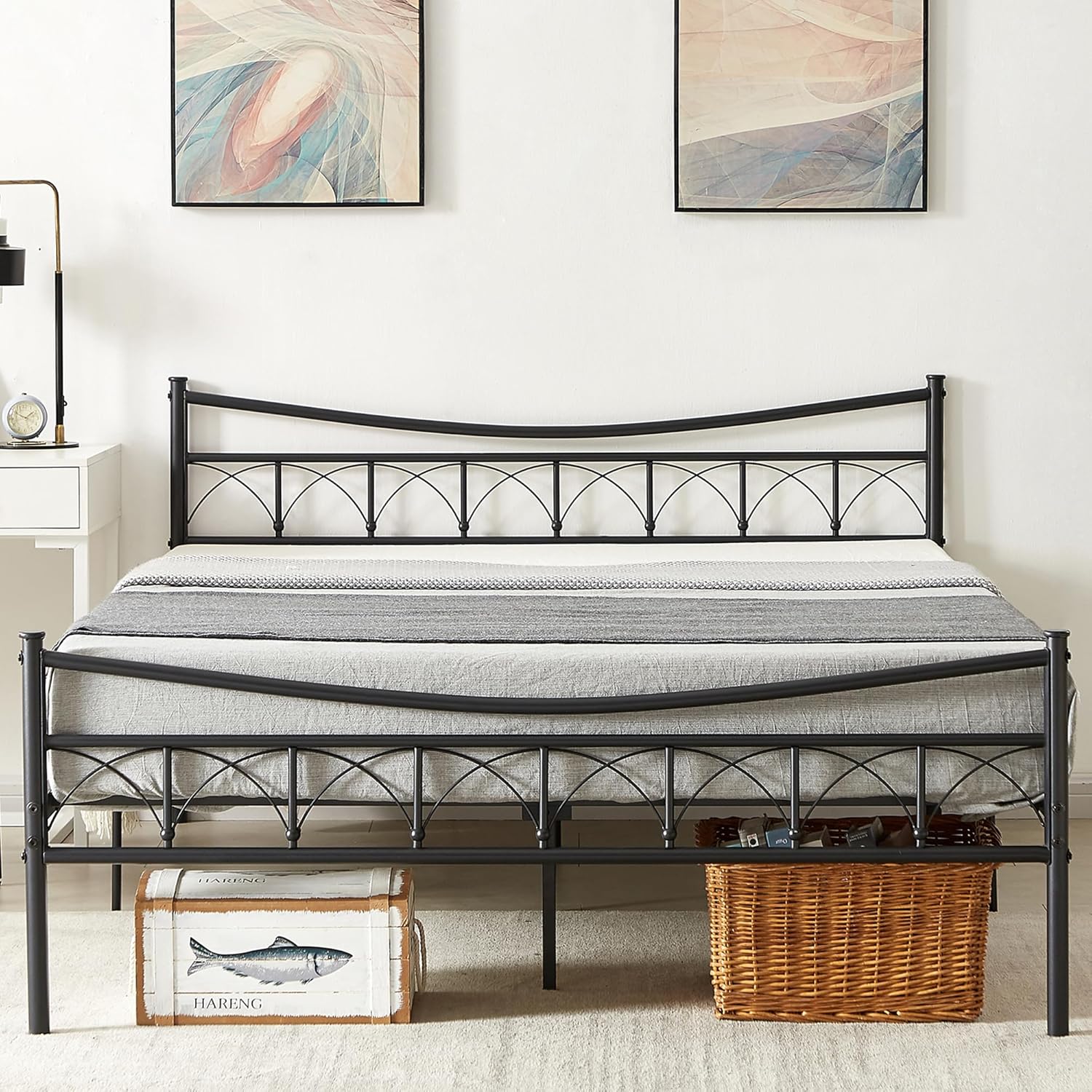 VECELO Queen Size Bed Frames, Heavy Duty Metal Bedframe with Vintage Headboard and Footboard, Mattress Foundation/No Box Spring Needed/No Noise/Easy Set Up, Black Black Queen Size