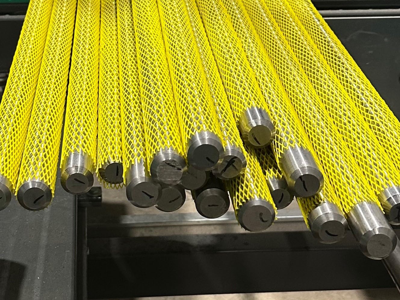 PWS Netzschlauch Ø25-50 mm, 200m, Gelb | Ausführung 29 g/m, Verpackungsnetz, Netzschutzschlauch, Oberflächenschutznetz