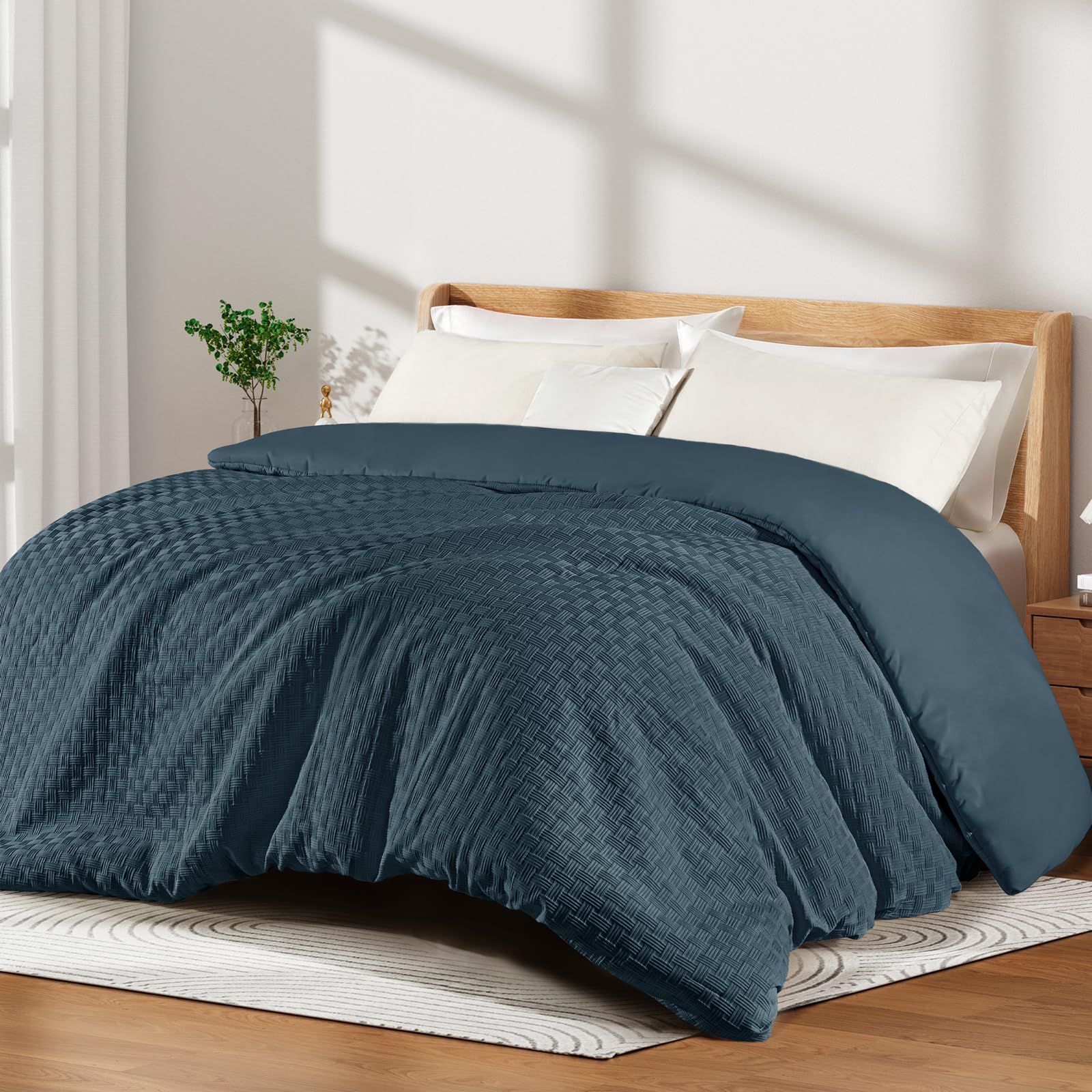 Whale Flotilla 7.5 Tog King Size Coverless Duvet, Lightweight and Breathable Comforter Bedding for All Seasons, Machine Washable, 220 x 240 cm, Navy