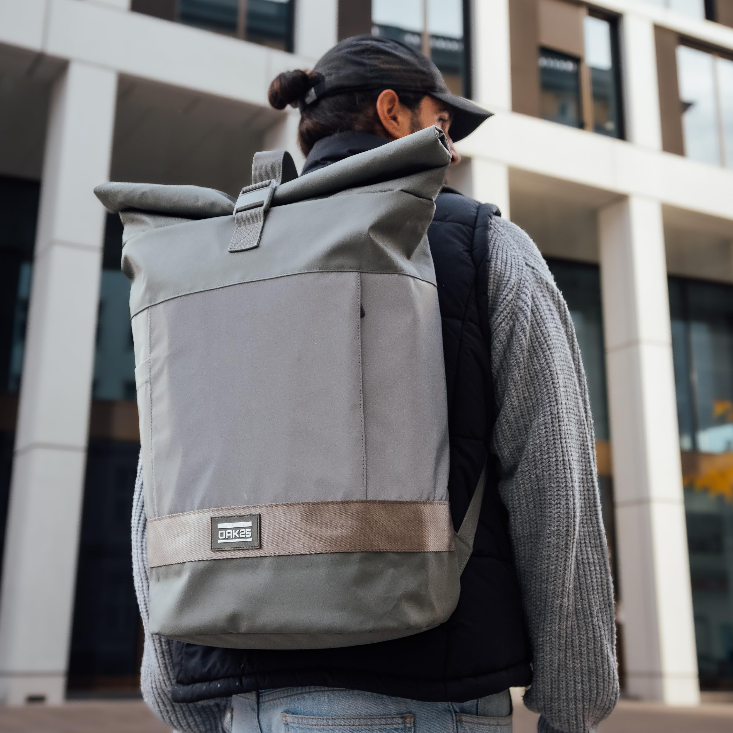 OAK25 Rolltop plecak damski i męski – Commute L – odblaskowy plecak rowerowy – wysoka widoczność i bezpieczeństwo – plecak rowerowy z kieszenią na laptopa – odporny na działanie wody