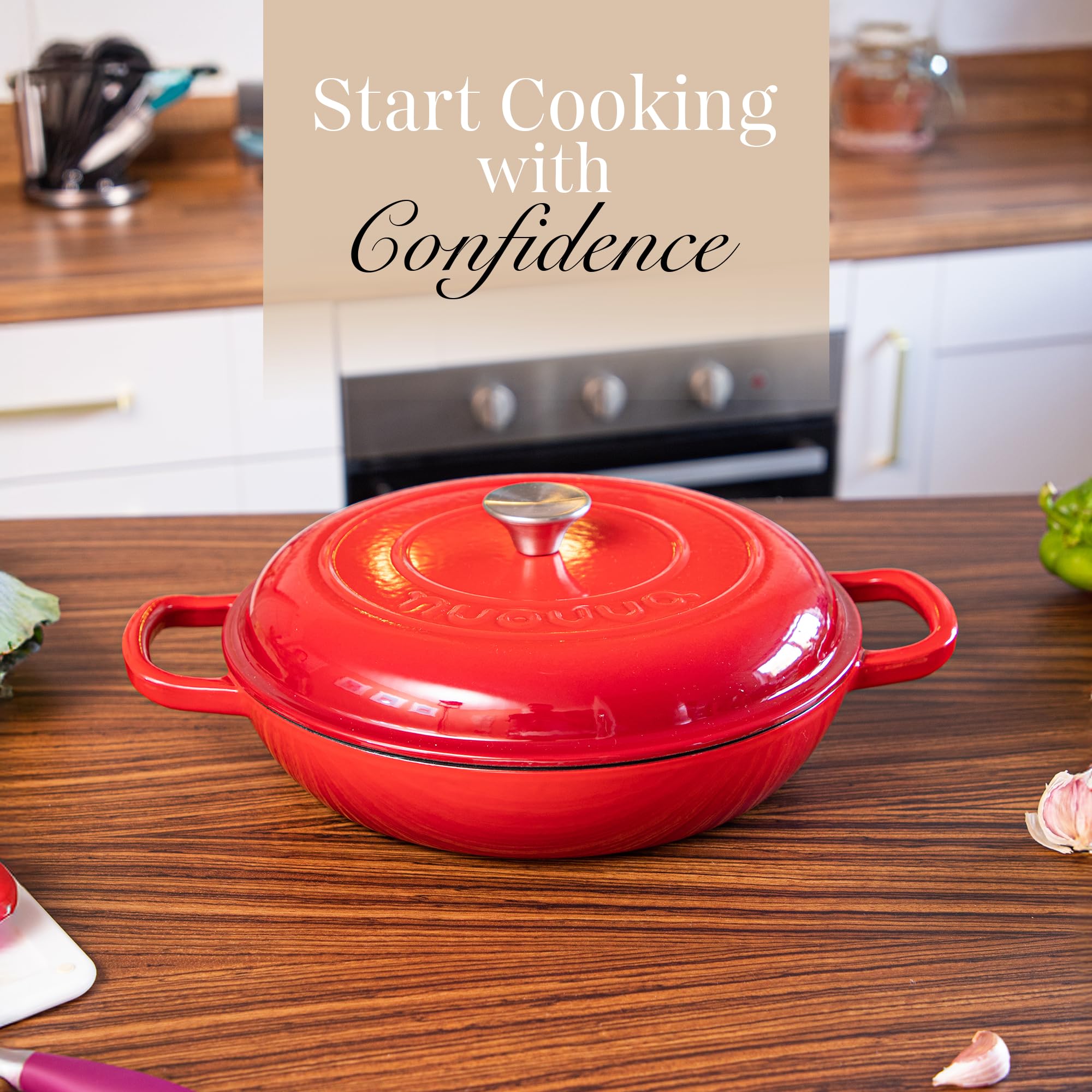 Casseruola bassa in ghisa con coperchio – casseruola antiaderente – pentola resistente, adatta al forno – pentola smaltata – rossa, 3 l, 30 cm – di Nuovva - 2