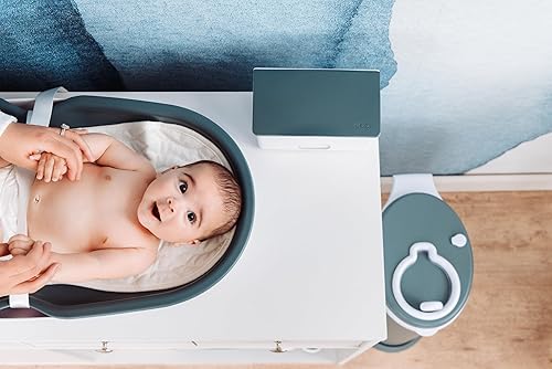 Miniatura 37 de Ubbi Cambiador para bebé, fácil de limpiar con base desmontable, ligera, espuma impermeable, incluye correa de seguridad y pies antideslizantes